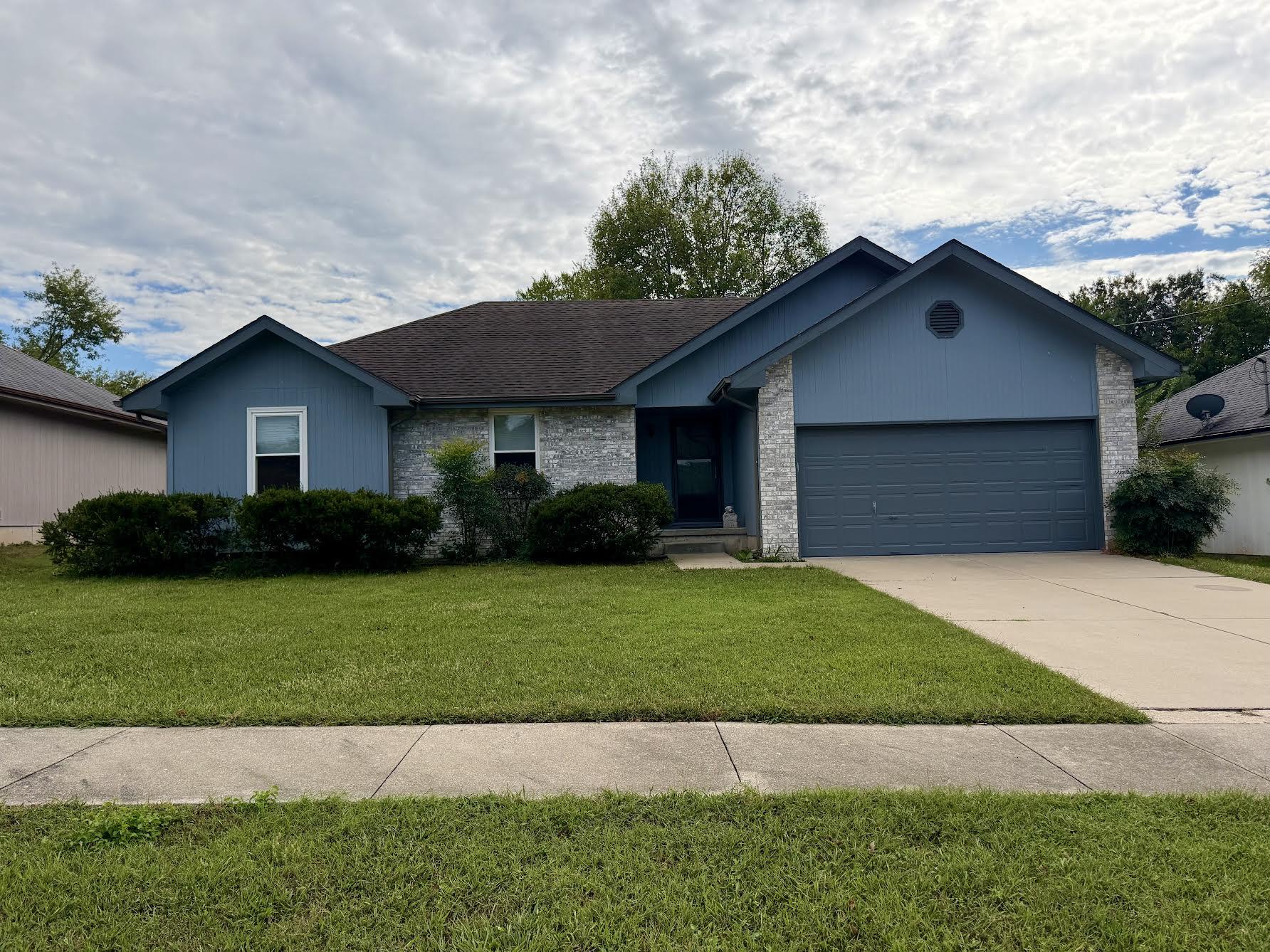 Photo 2 - Residential for sale – 2934 E Chattanooga   Springfield, MO