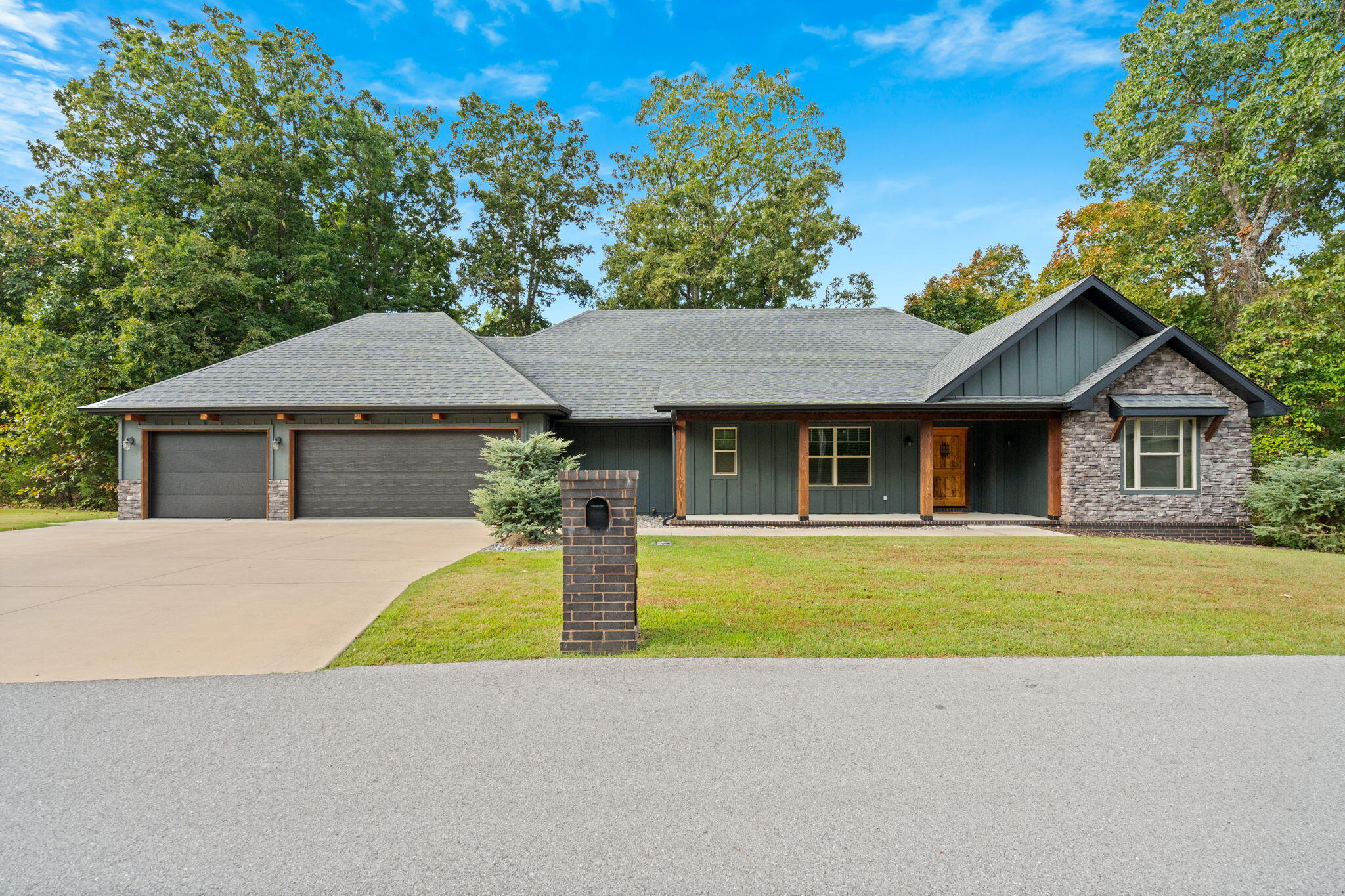 Residential for sale – 1800  Yoachum Drive  Nixa, MO