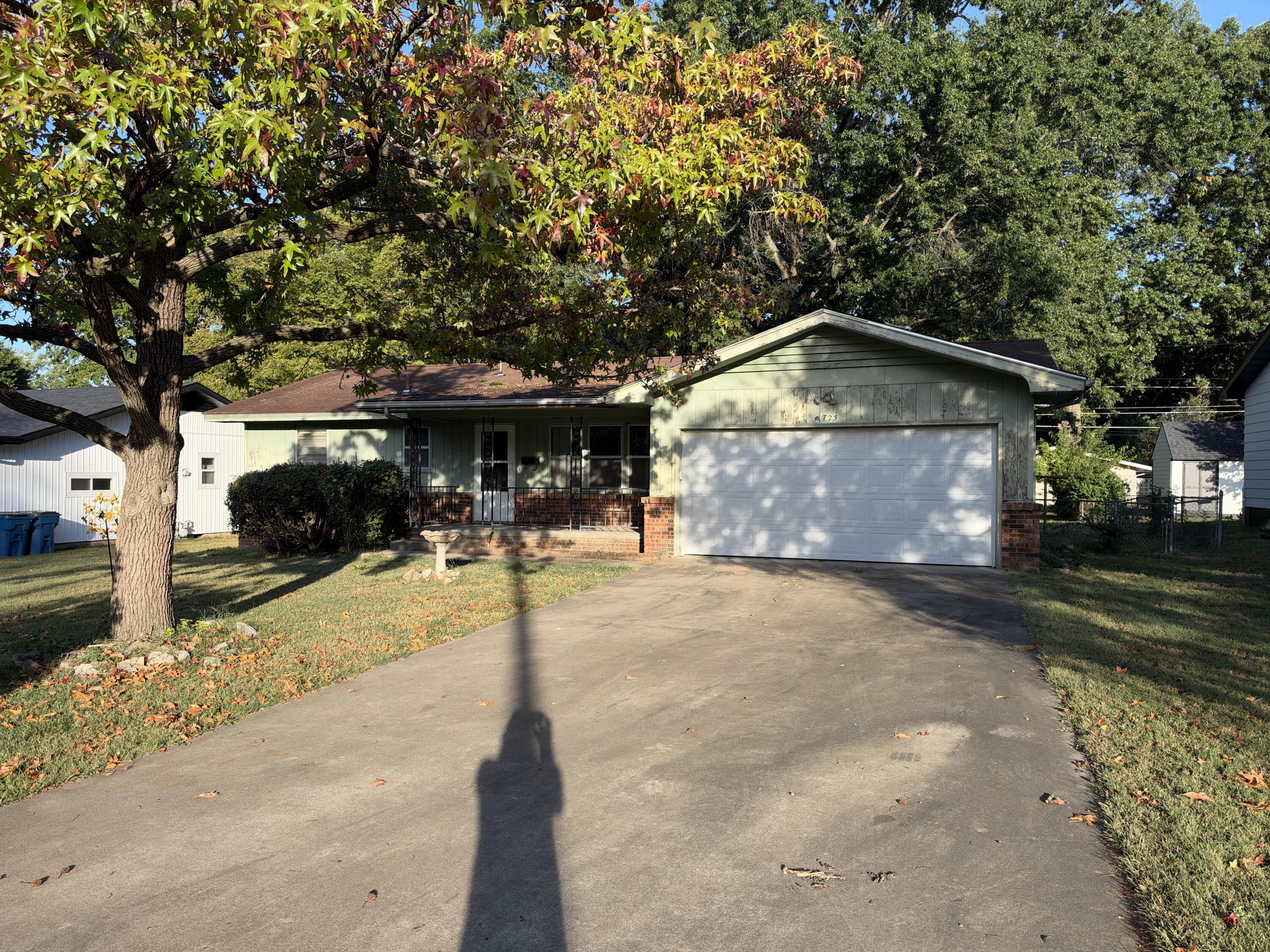 Photo 2 - Residential for sale – 725 N Elmwood Avenue  Springfield, MO