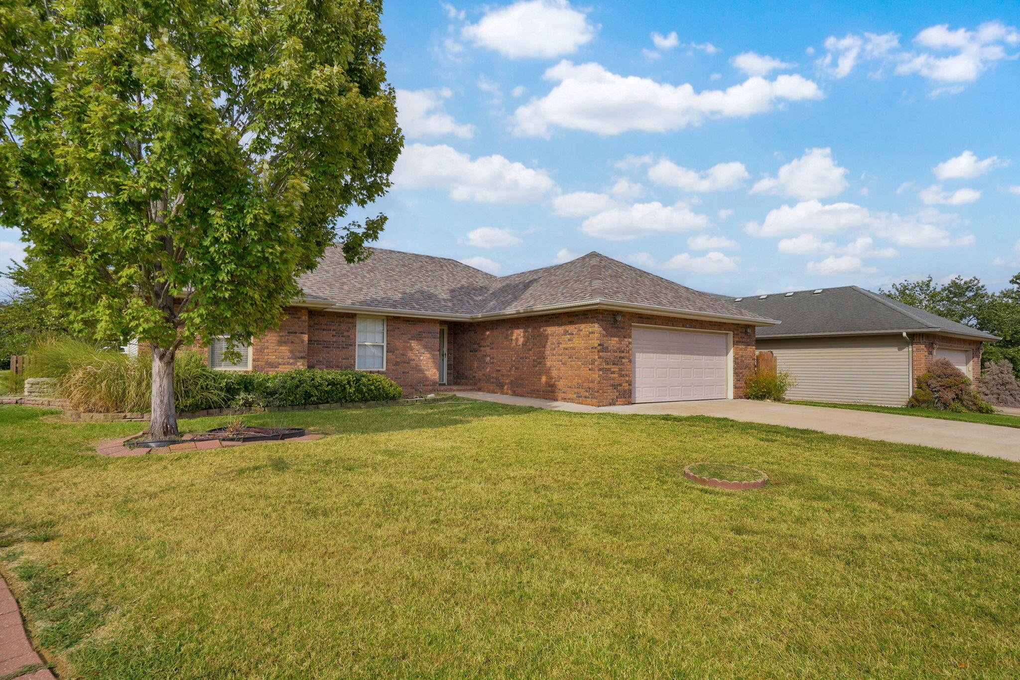 Photo 2 - Residential for sale – 981 W Jake Flood Circle  Nixa, MO