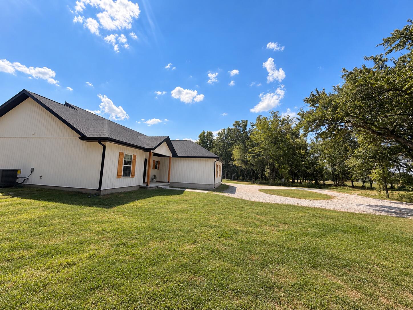 Photo 4 - Residential for sale – 916 E 438th Road  Bolivar, MO