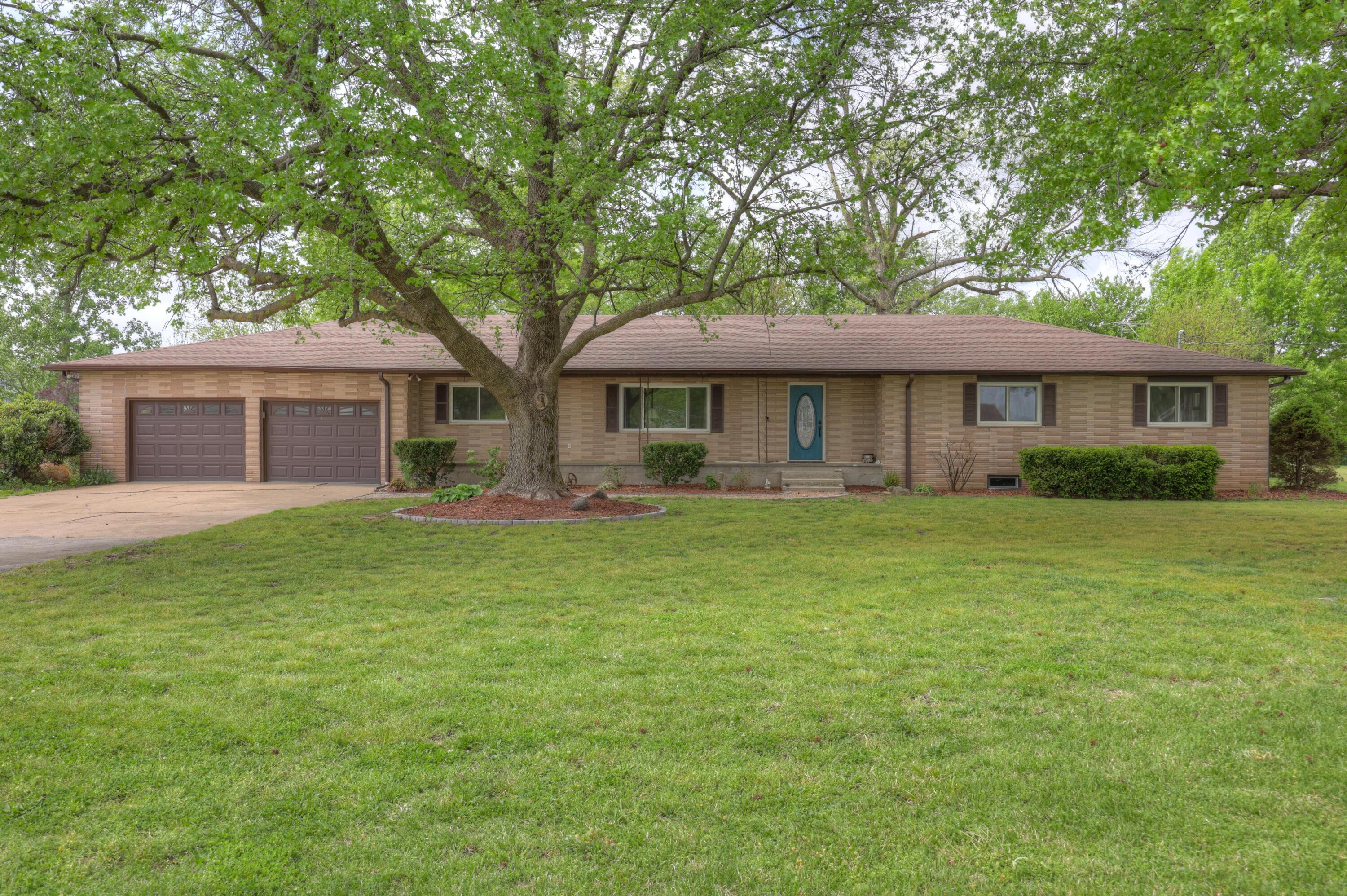 Photo 4 - Residential for sale – 13200  Oregon Lane  Neosho, MO