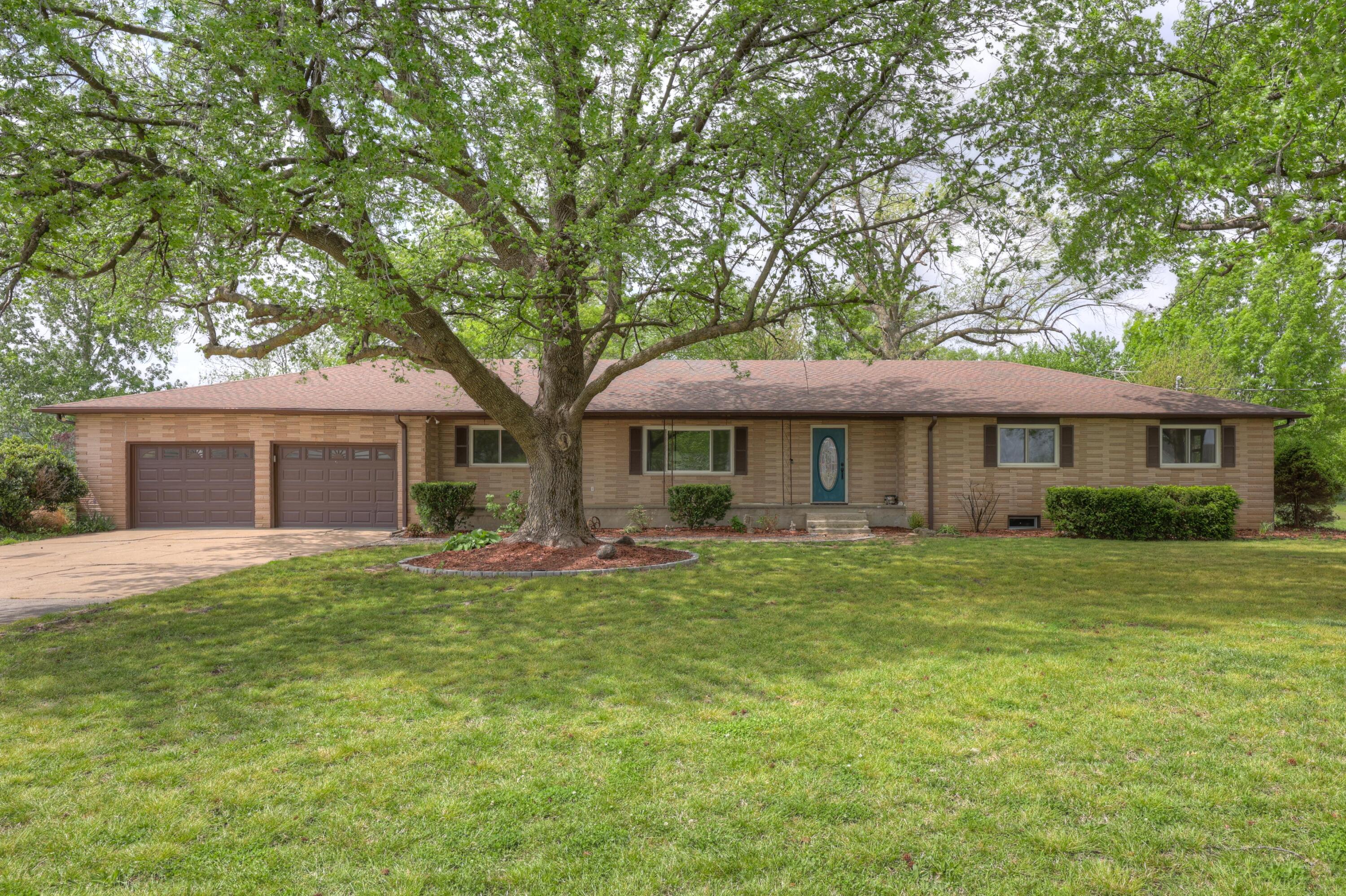 Photo 5 - Residential for sale – 13200  Oregon Lane  Neosho, MO