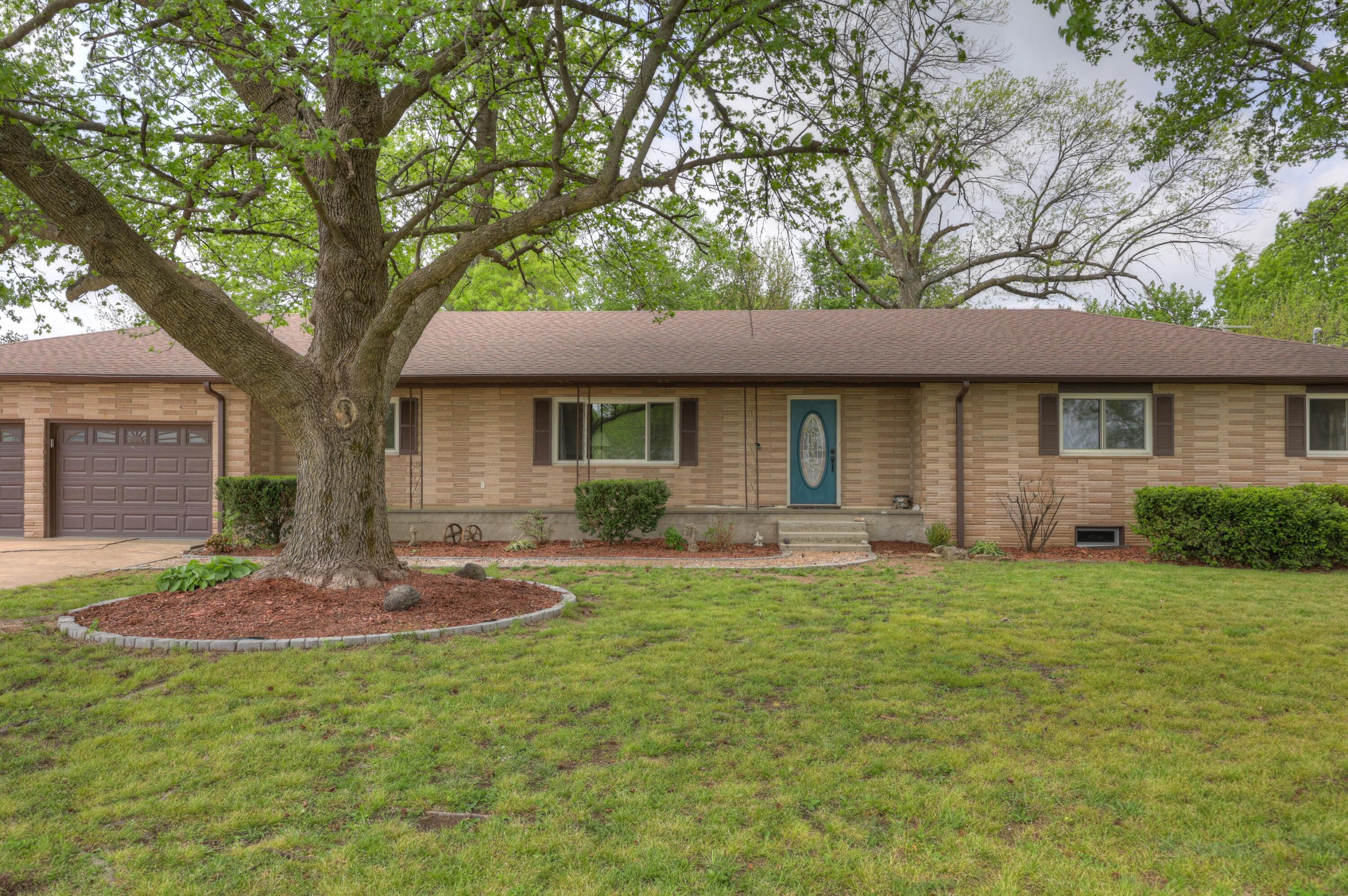 Photo 3 - Residential for sale – 13200  Oregon Lane  Neosho, MO
