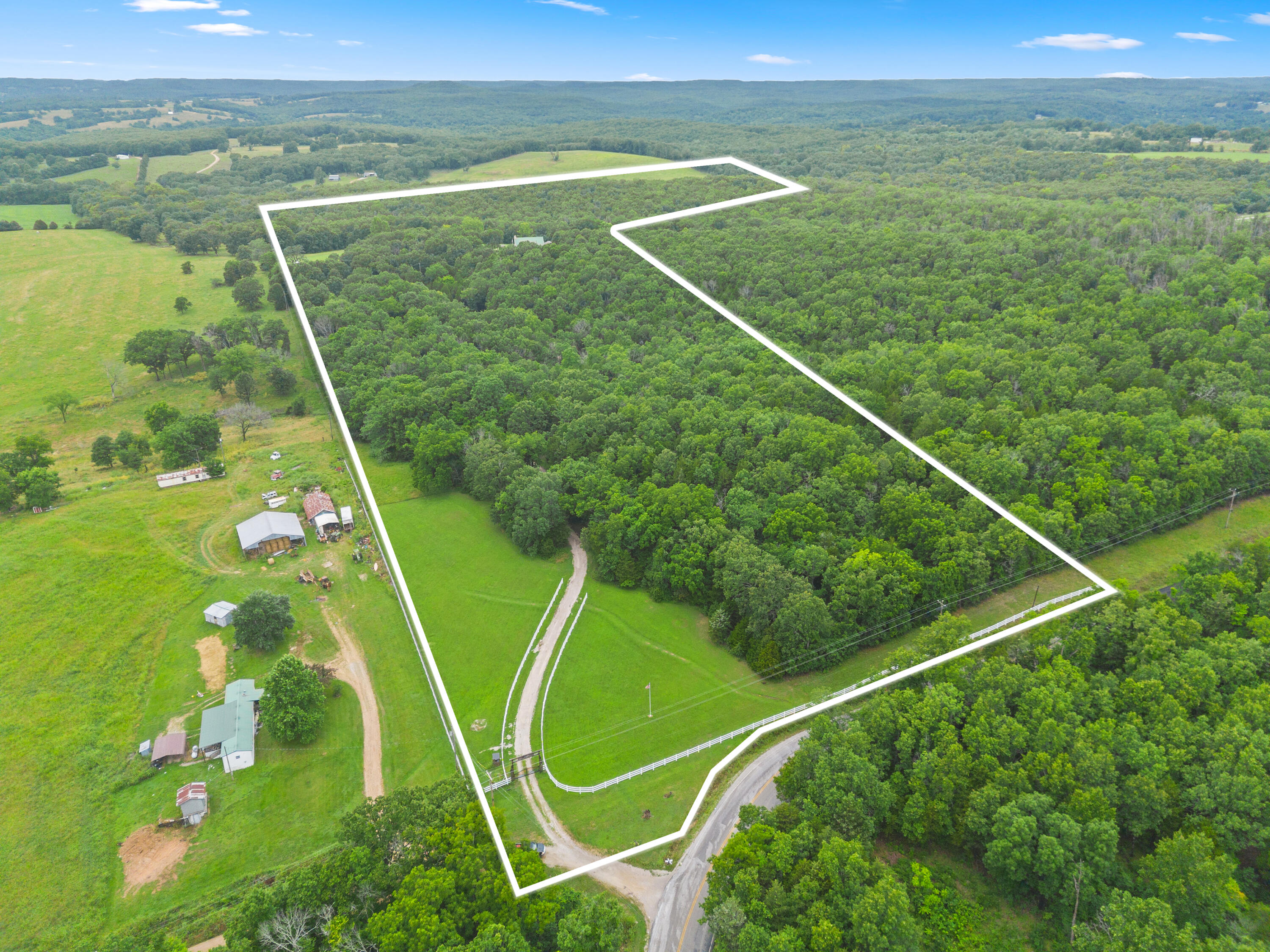 Photo 6 - Residential for sale – 2115  Garrison Cutoff   Taneyville, MO
