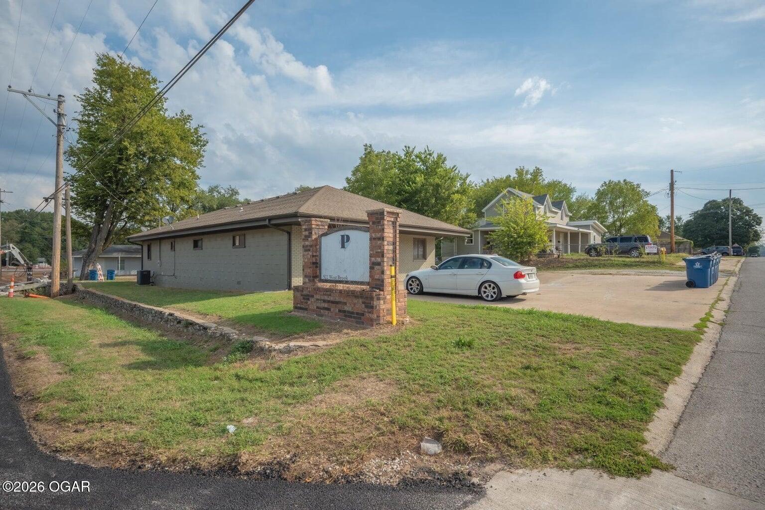 Photo 5 - Residential Income for sale – 522 W Brook Street  Neosho, MO