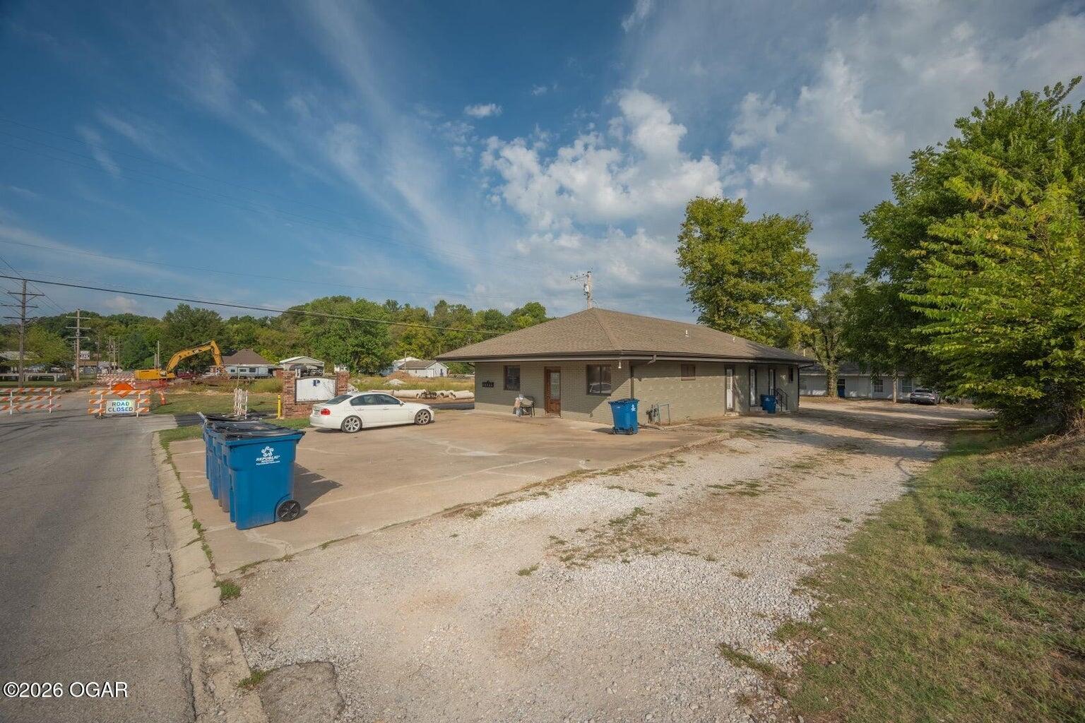Photo 7 - Residential Income for sale – 522 W Brook Street  Neosho, MO