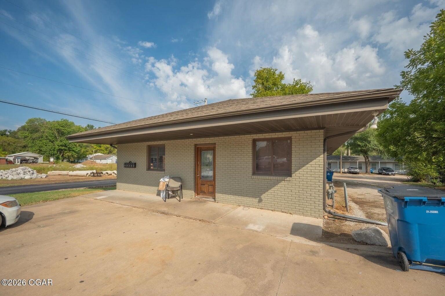 Residential Income for sale – 522 W Brook Street Neosho, MO