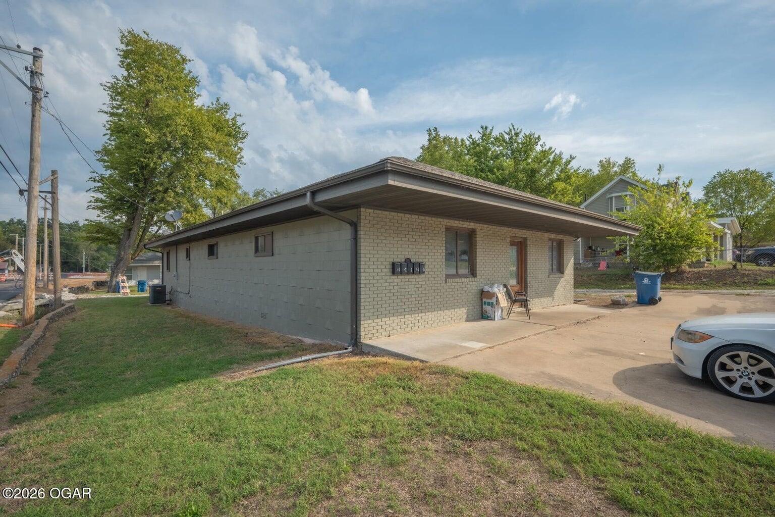 Photo 6 - Residential Income for sale – 522 W Brook Street  Neosho, MO