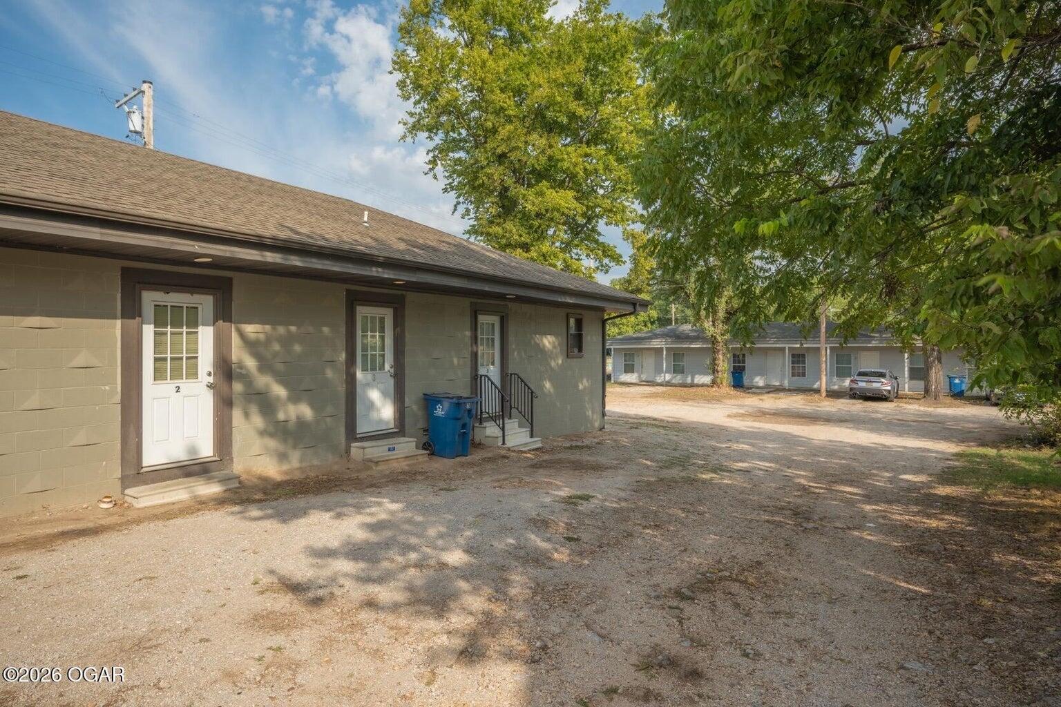 Photo 2 - Residential Income for sale – 522 W Brook Street  Neosho, MO