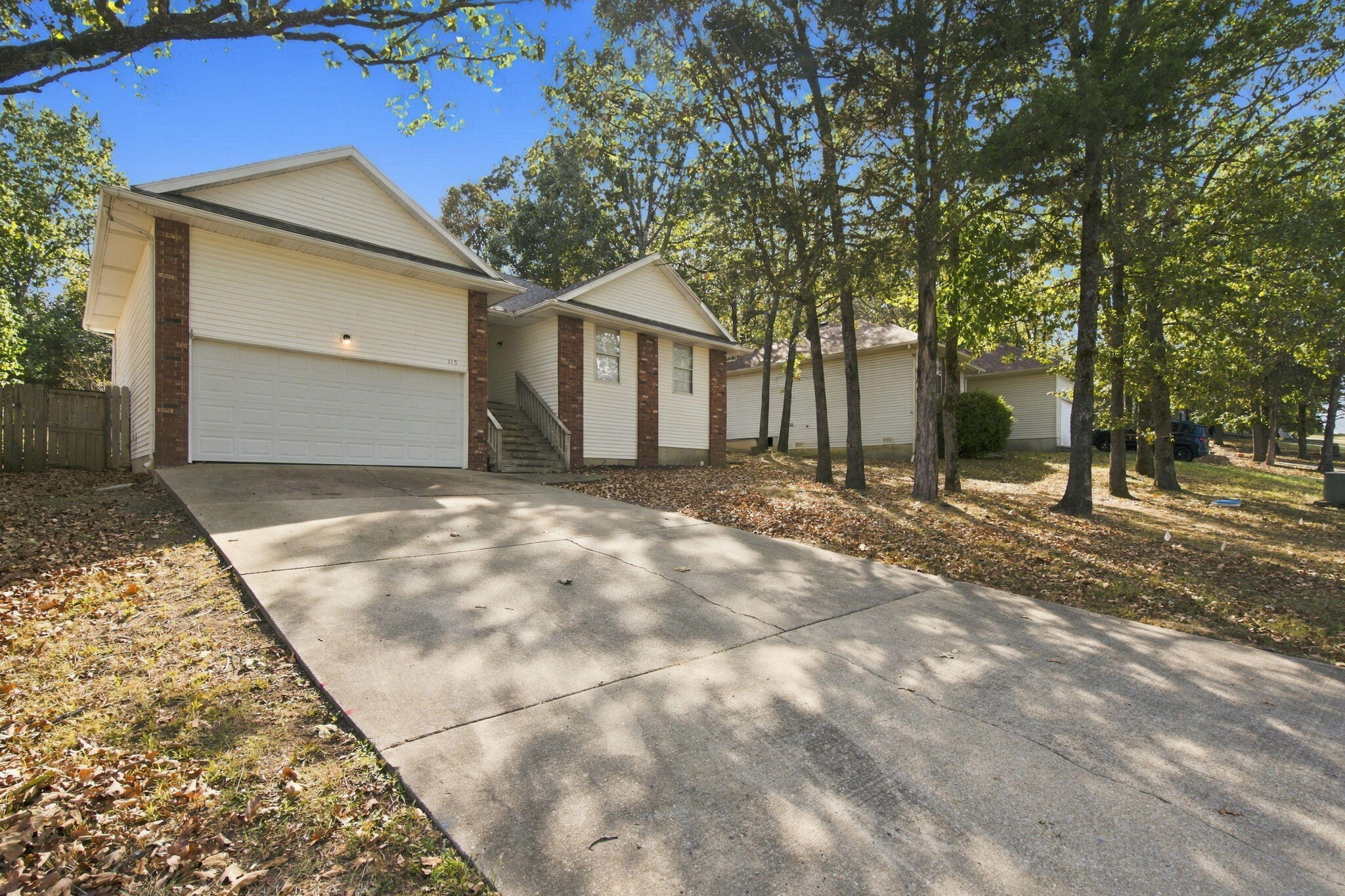 Photo 2 - Residential Lease for sale – 115  Richmond Heights   Branson, MO