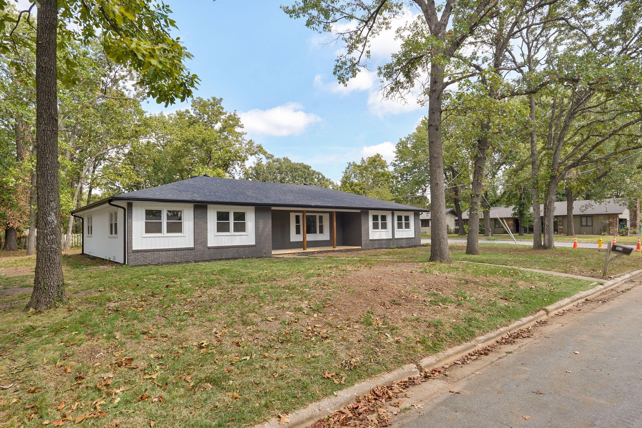 Photo 2 - Residential for sale – 1025 W Vancouver Street  Springfield, MO