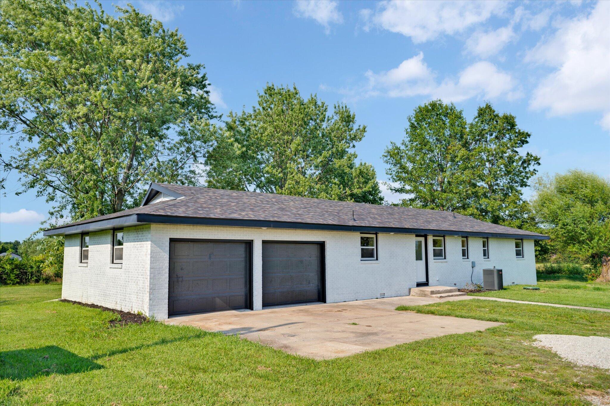 Photo 2 - Residential for sale – 3760 E Shelby   Springfield, MO