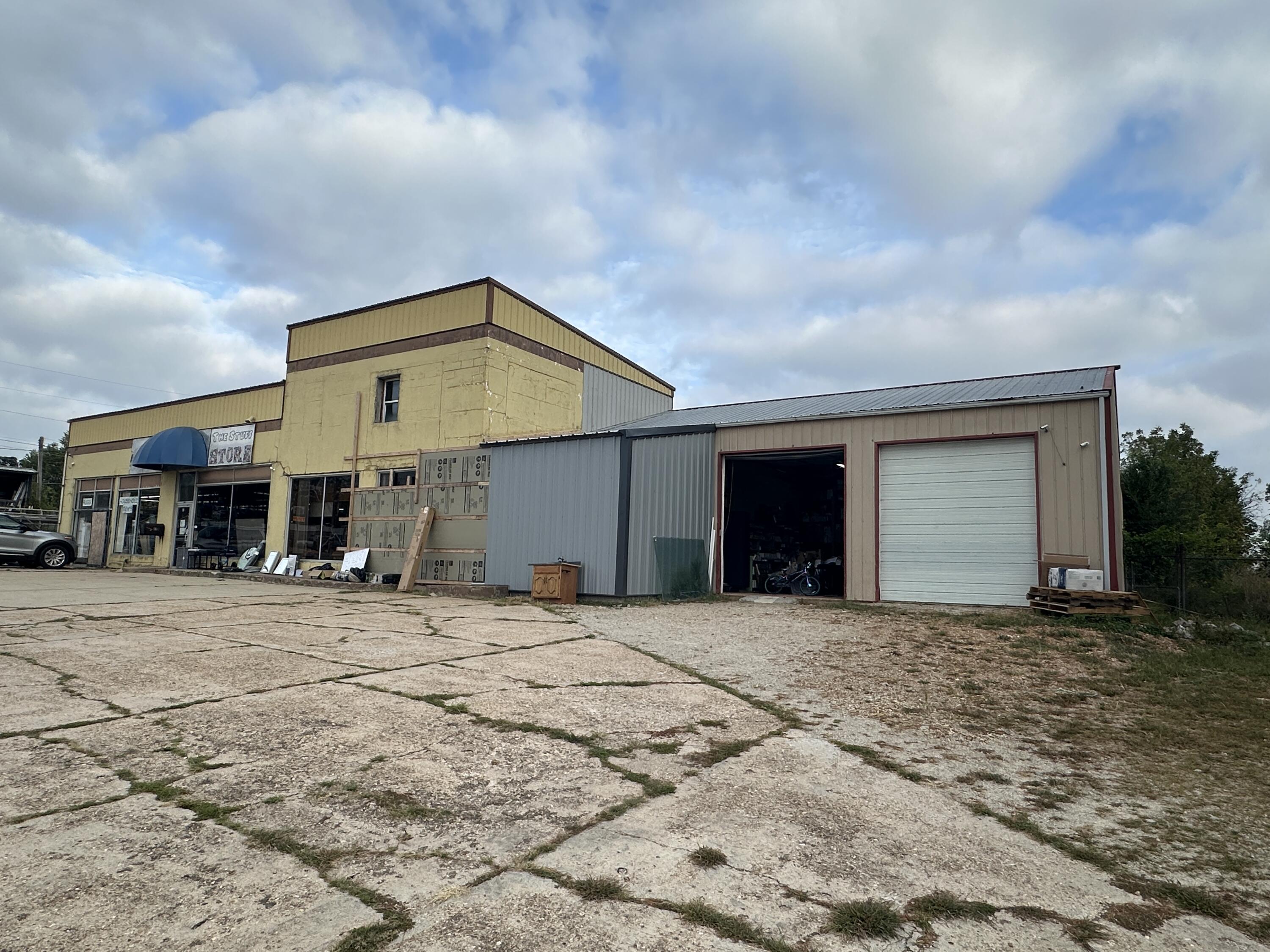 Commercial Sale for sale – 613 W 3rd Street  Mountain Grove, MO