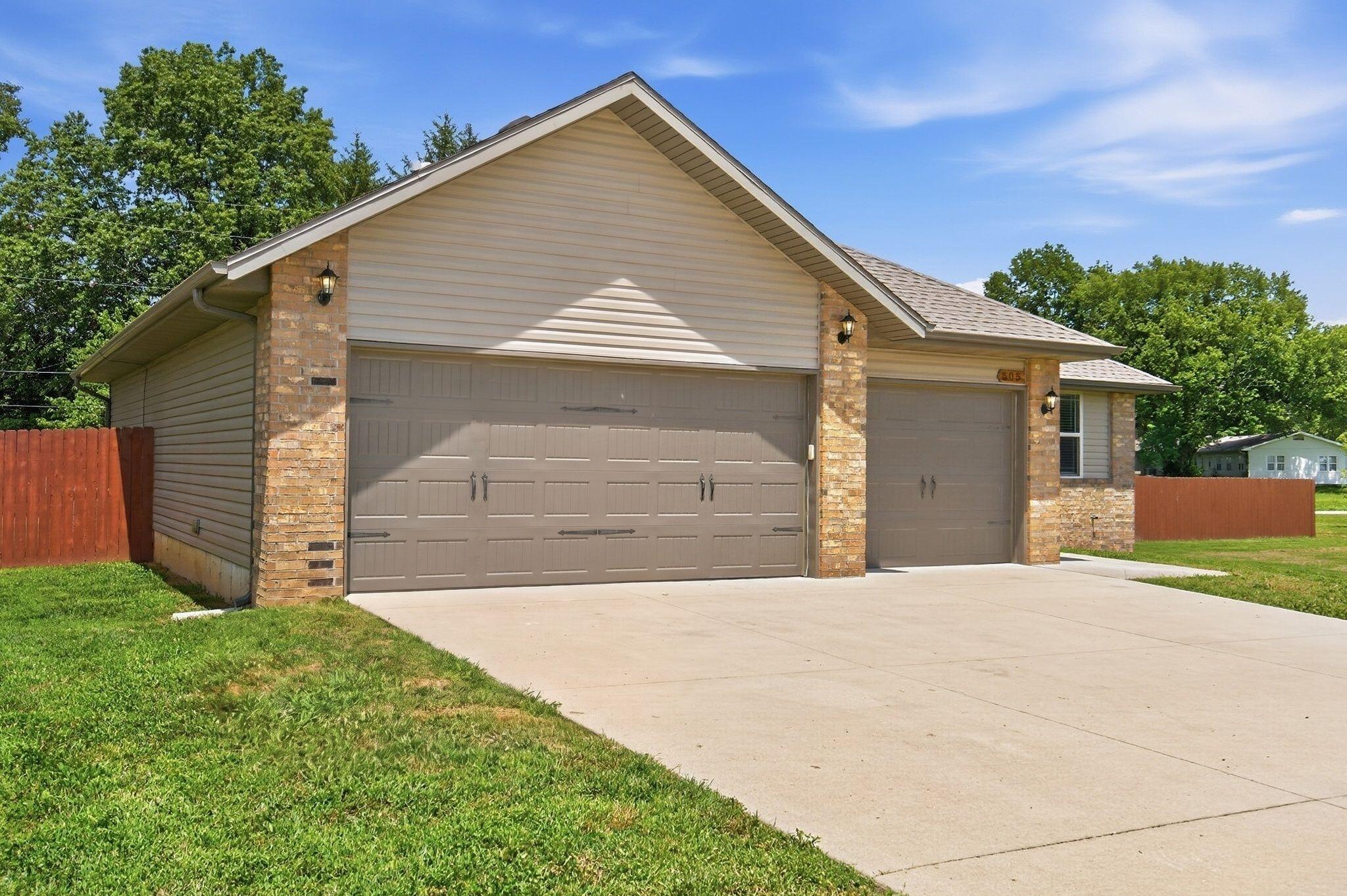 Photo 3 - Residential for sale – 505 S Forest Lane  Republic, MO