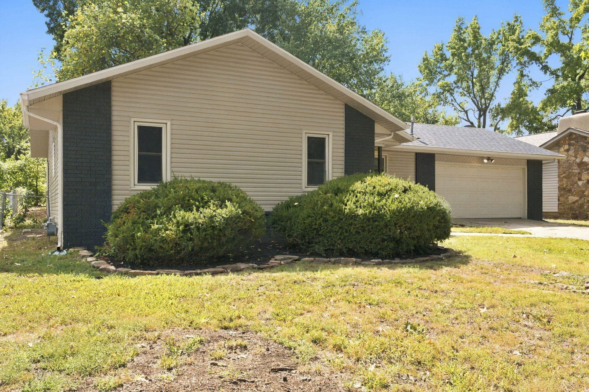 Photo 3 - Residential for sale – 3046 W Countryside Drive  Springfield, MO