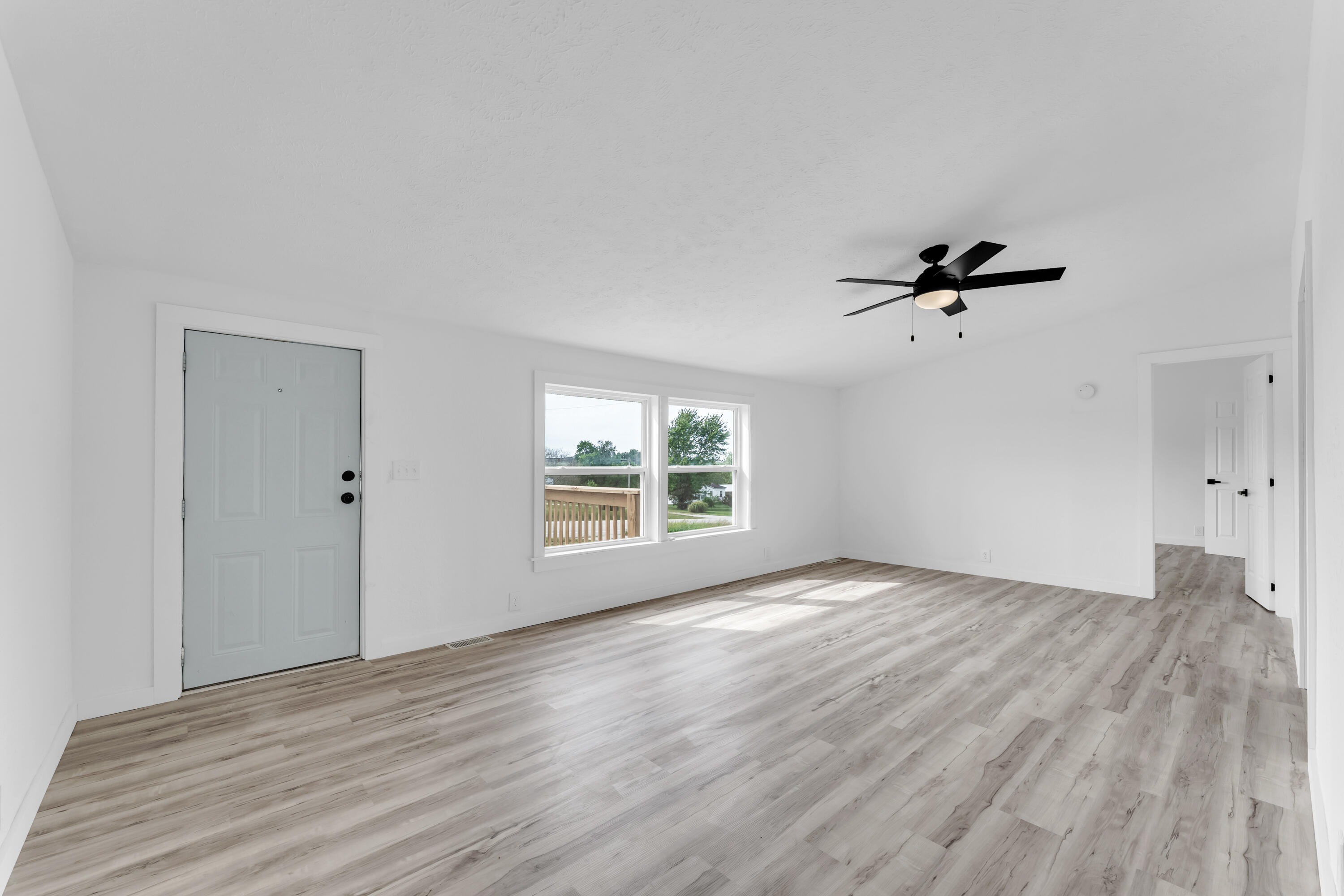Photo 5 - Residential for sale – 28977  Us-54   Preston, MO