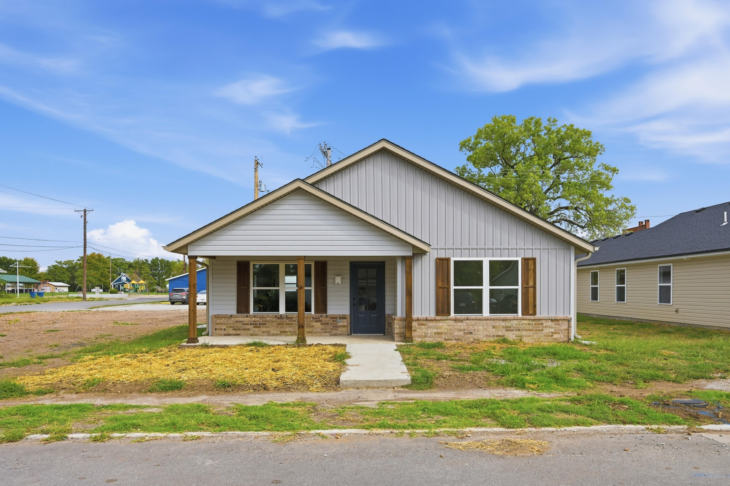 Photo 3 - Residential for sale – 318 W Daugherty Street  Carterville, MO