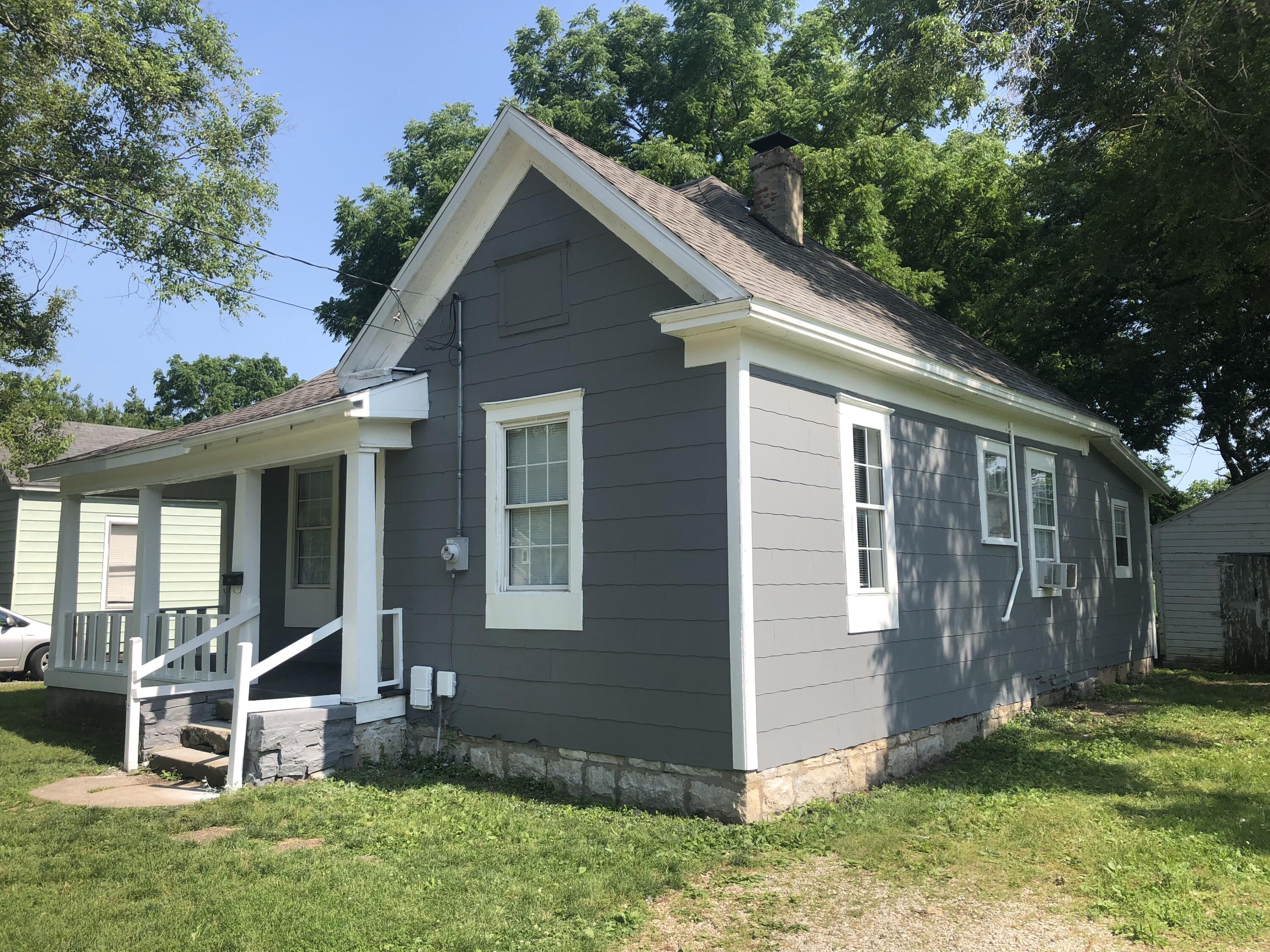 Photo 2 - Residential for sale – 1832 W Chestnut Street  Springfield, MO