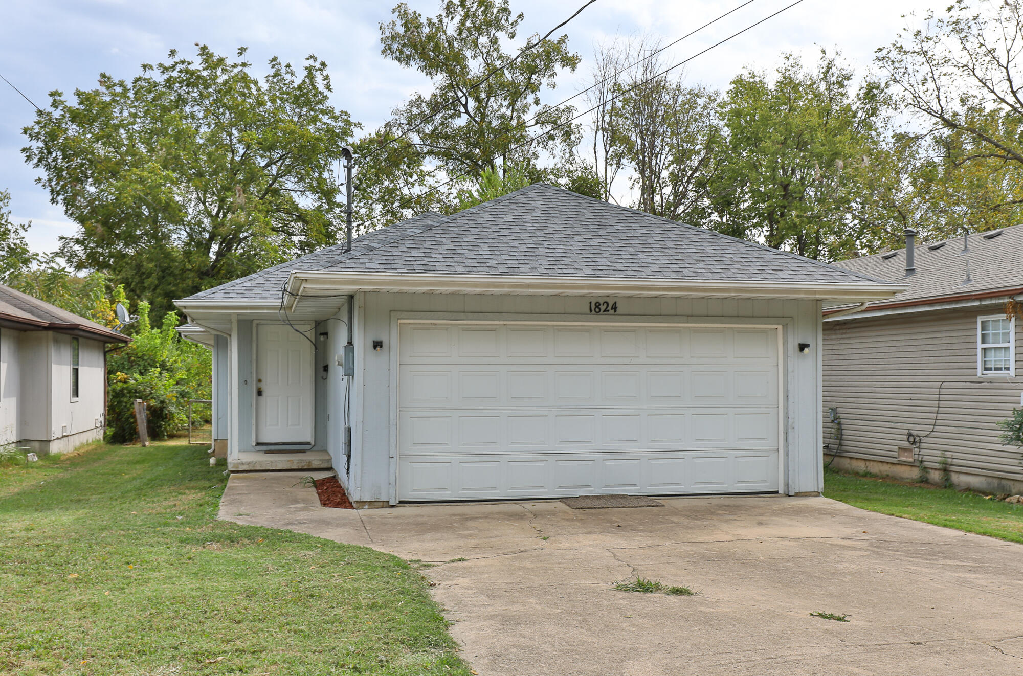 Photo 3 - Residential for sale – 1824 N Golden Avenue  Springfield, MO