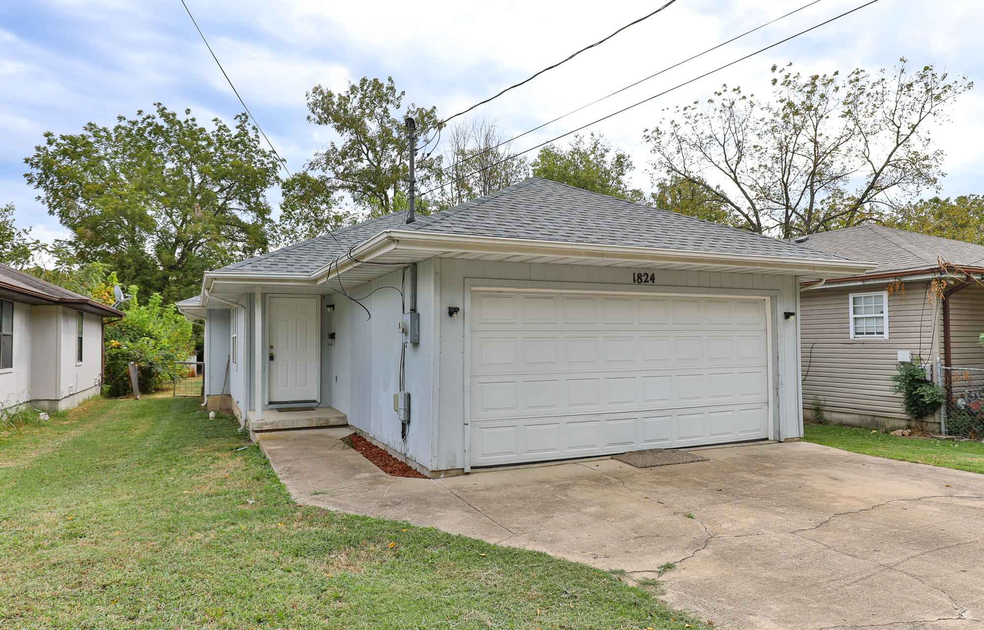 Photo 2 - Residential for sale – 1824 N Golden Avenue  Springfield, MO