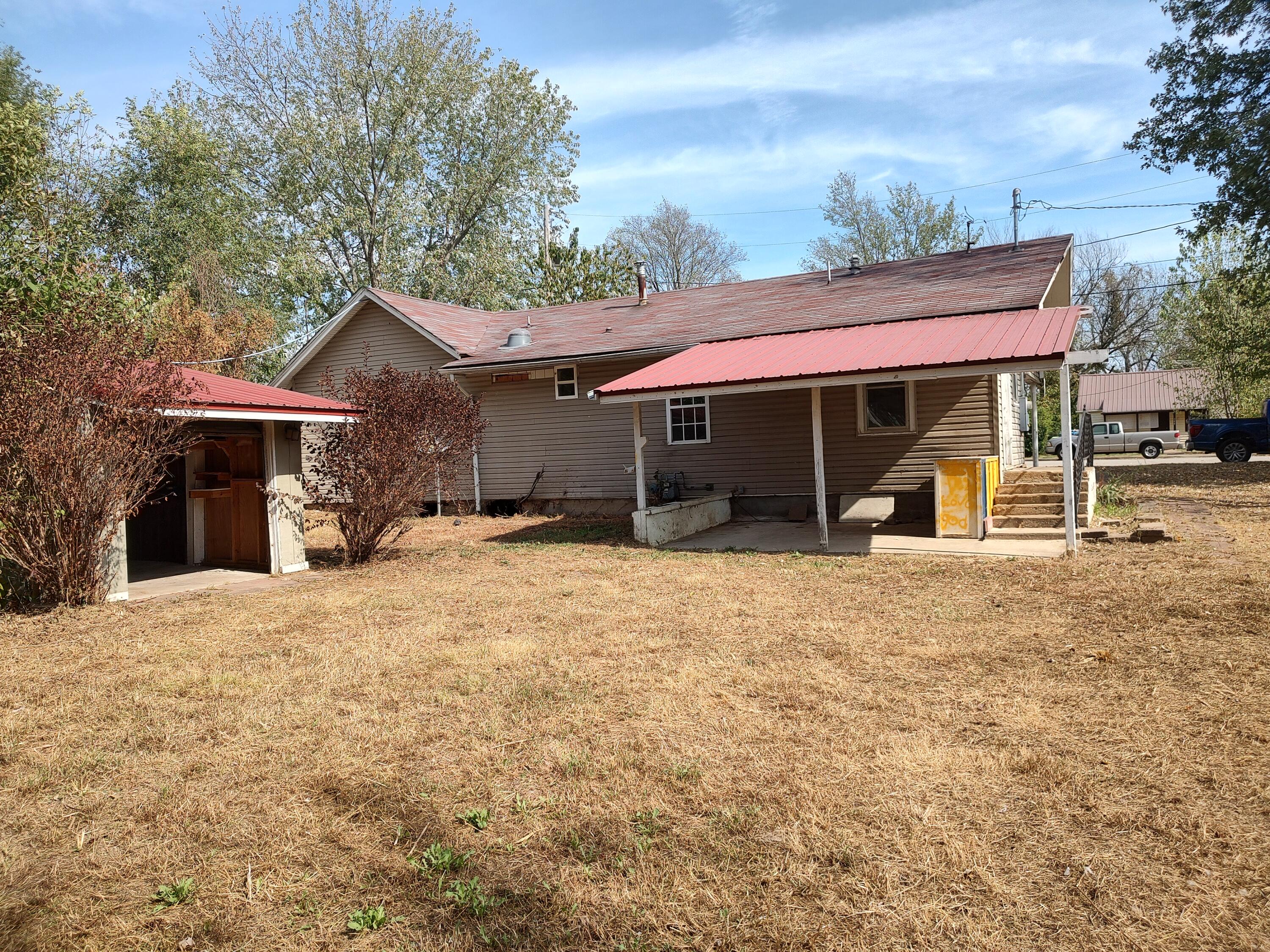 Photo 2 - Residential for sale – 553  Taylor Street  Lebanon, MO
