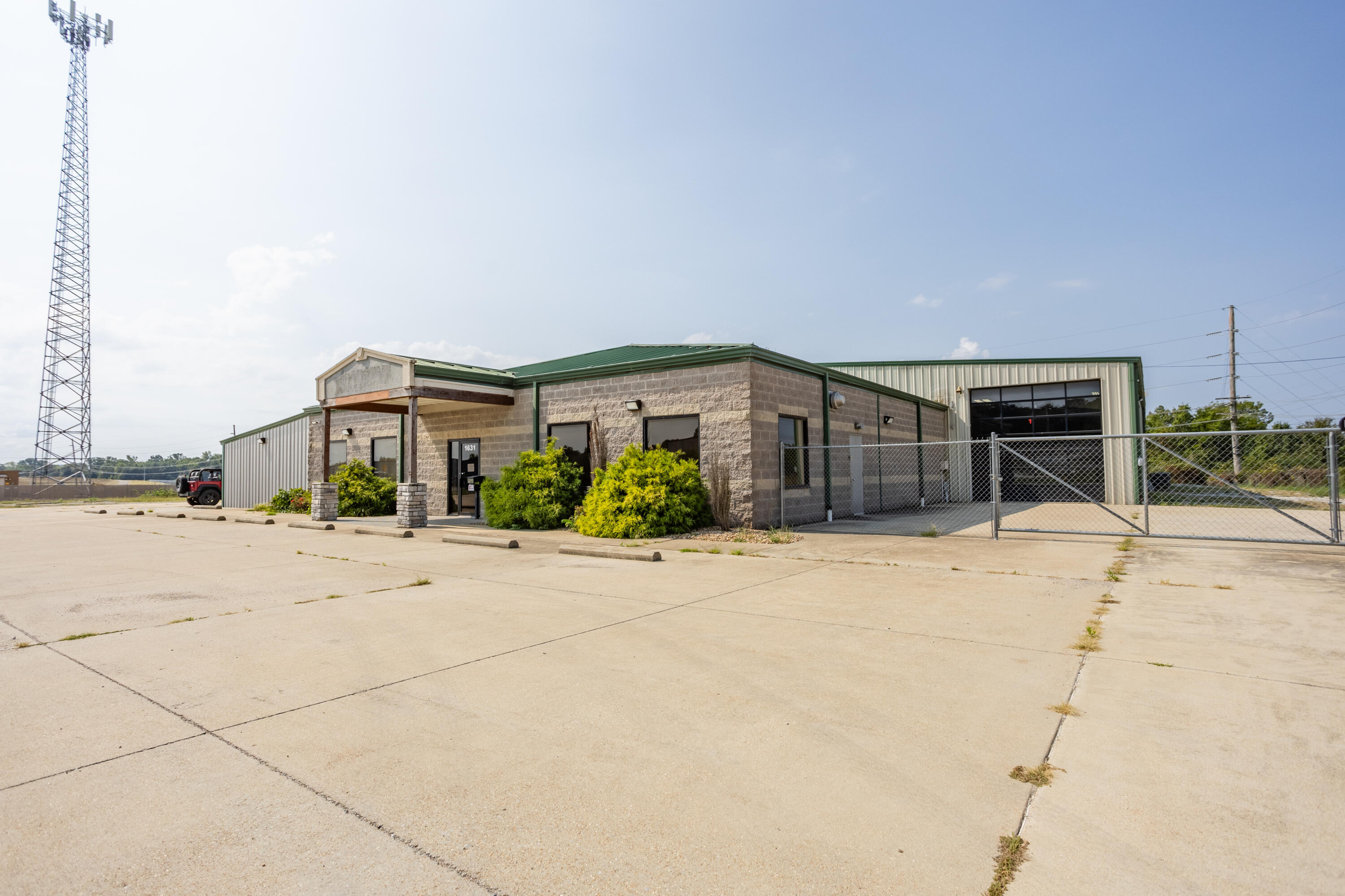 Photo 9 - Commercial Lease for sale – 1631  Old Airport   West Plains, MO