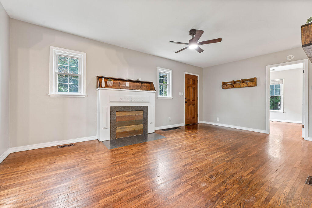 Photo 9 - Residential for sale – 101 W Grand Avenue  Neosho, MO
