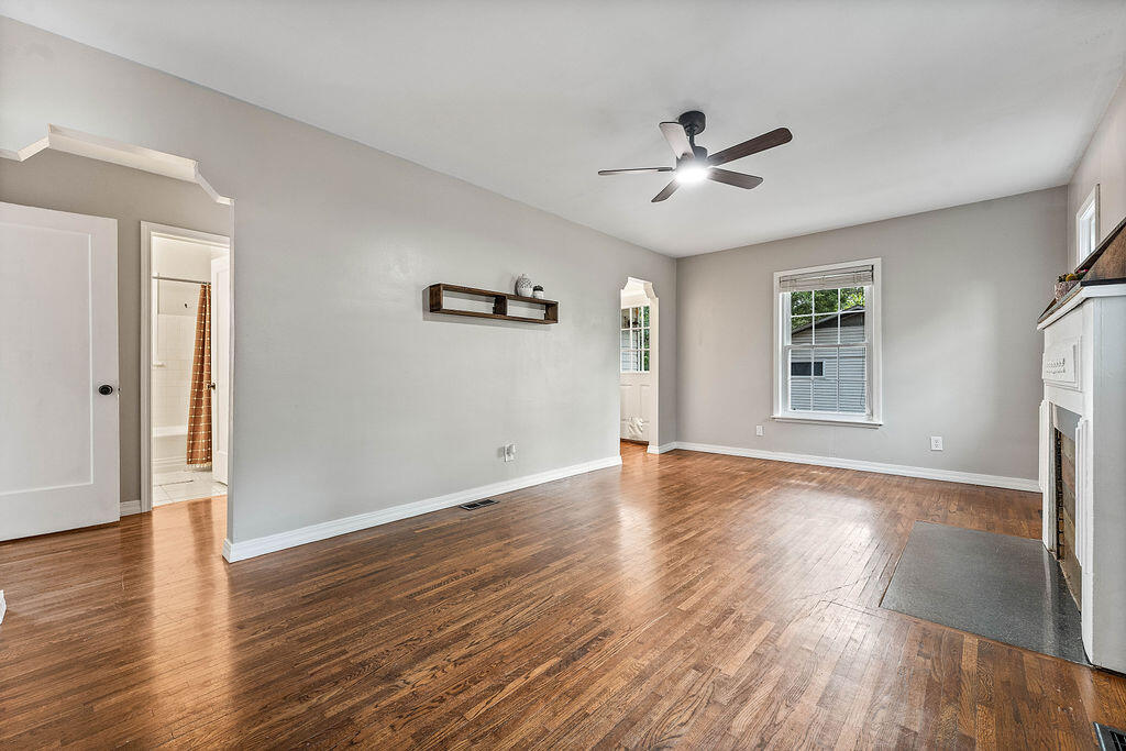 Photo 7 - Residential for sale – 101 W Grand Avenue  Neosho, MO
