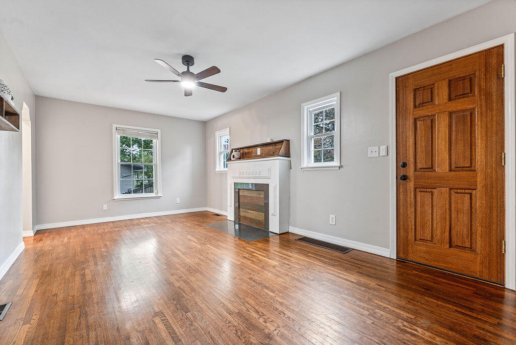 Photo 8 - Residential for sale – 101 W Grand Avenue  Neosho, MO