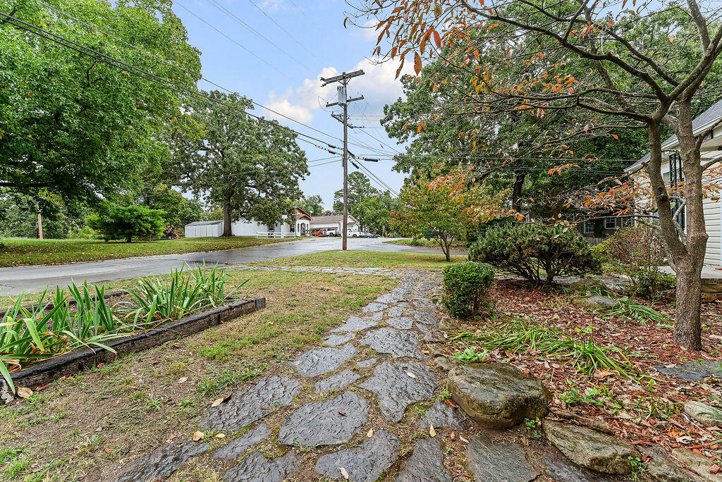 Photo 6 - Residential for sale – 101 W Grand Avenue  Neosho, MO