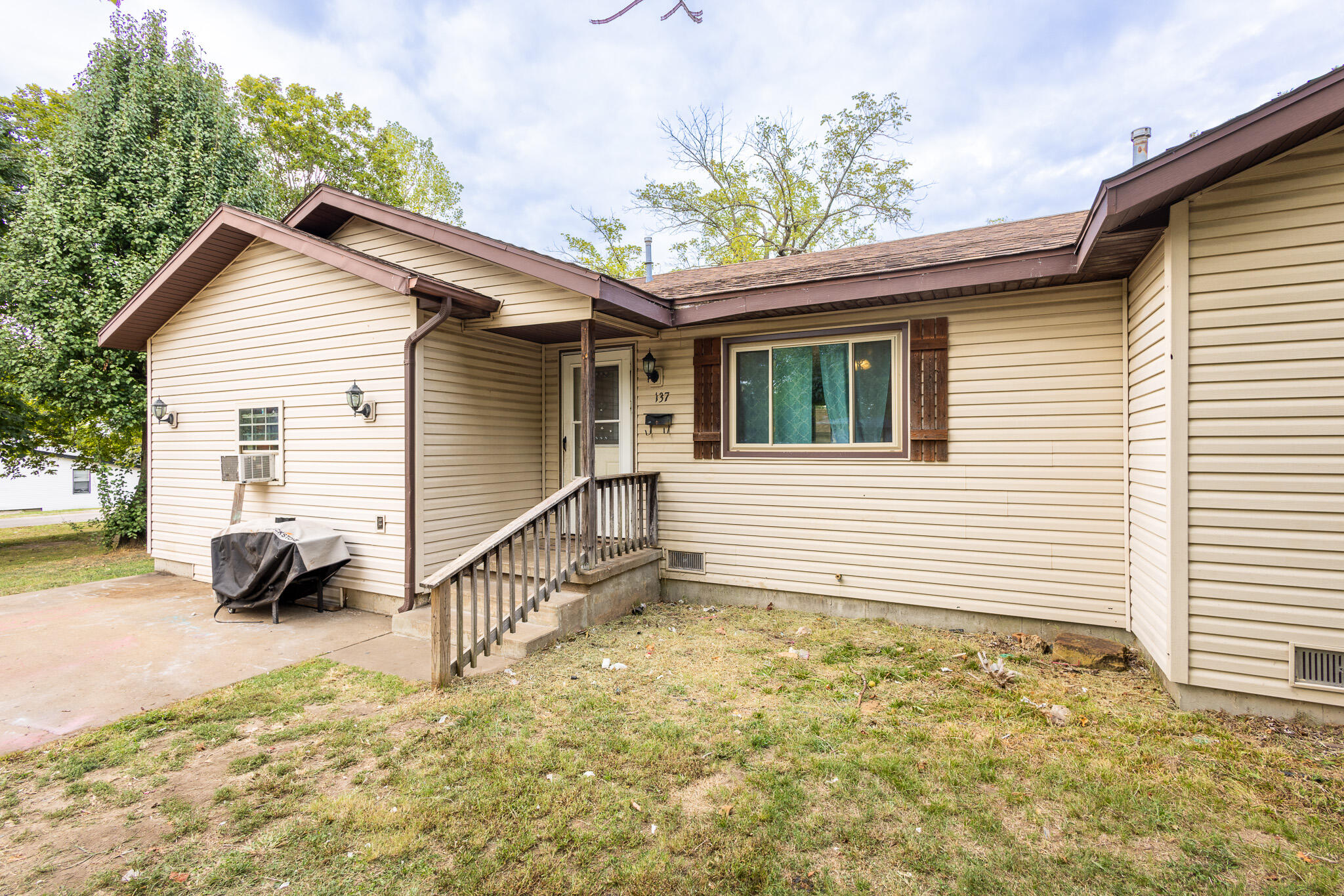 Photo 2 - Residential for sale – 137 W Cline Street  Aurora, MO