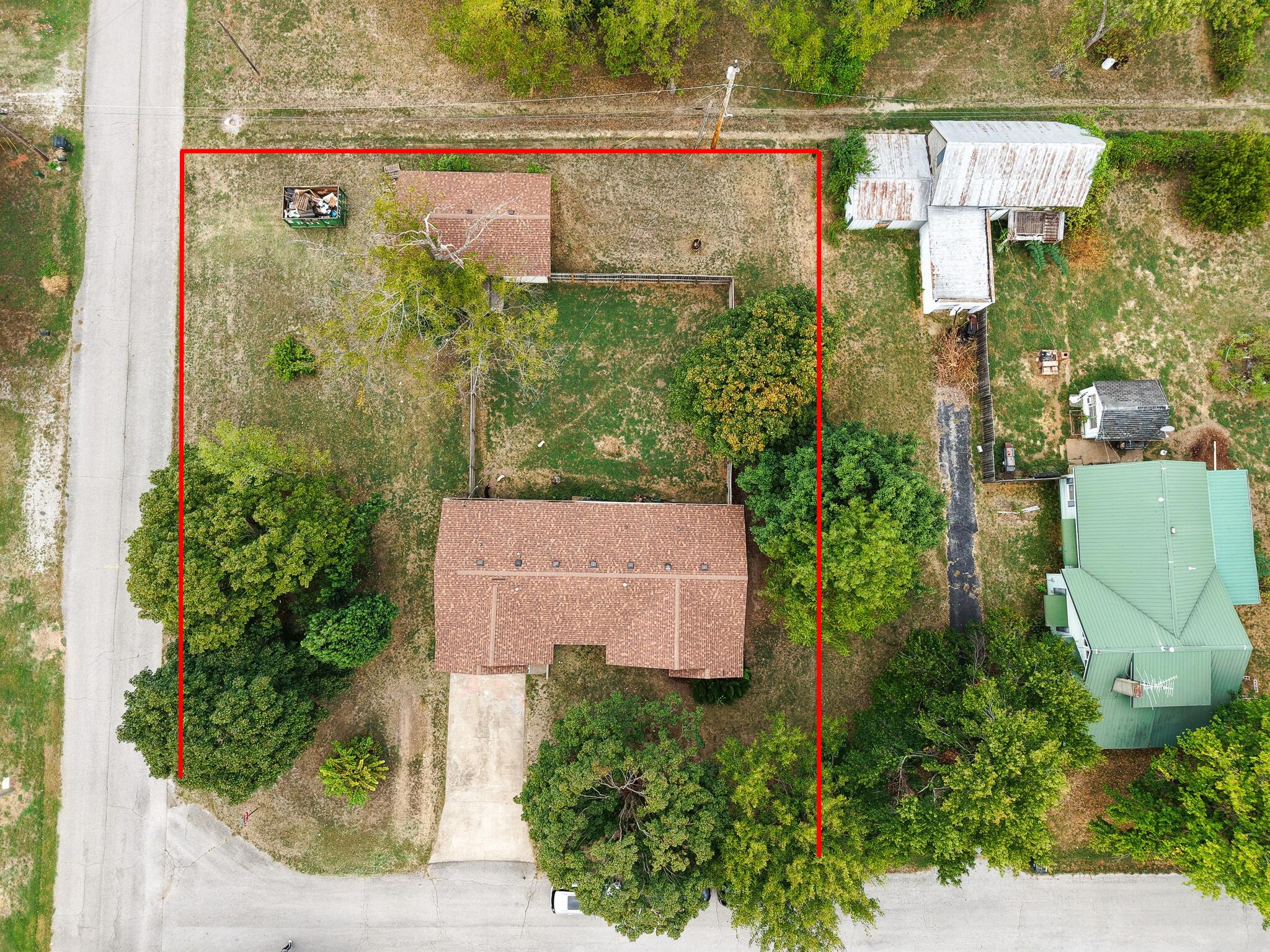 Photo 3 - Residential for sale – 137 W Cline Street  Aurora, MO