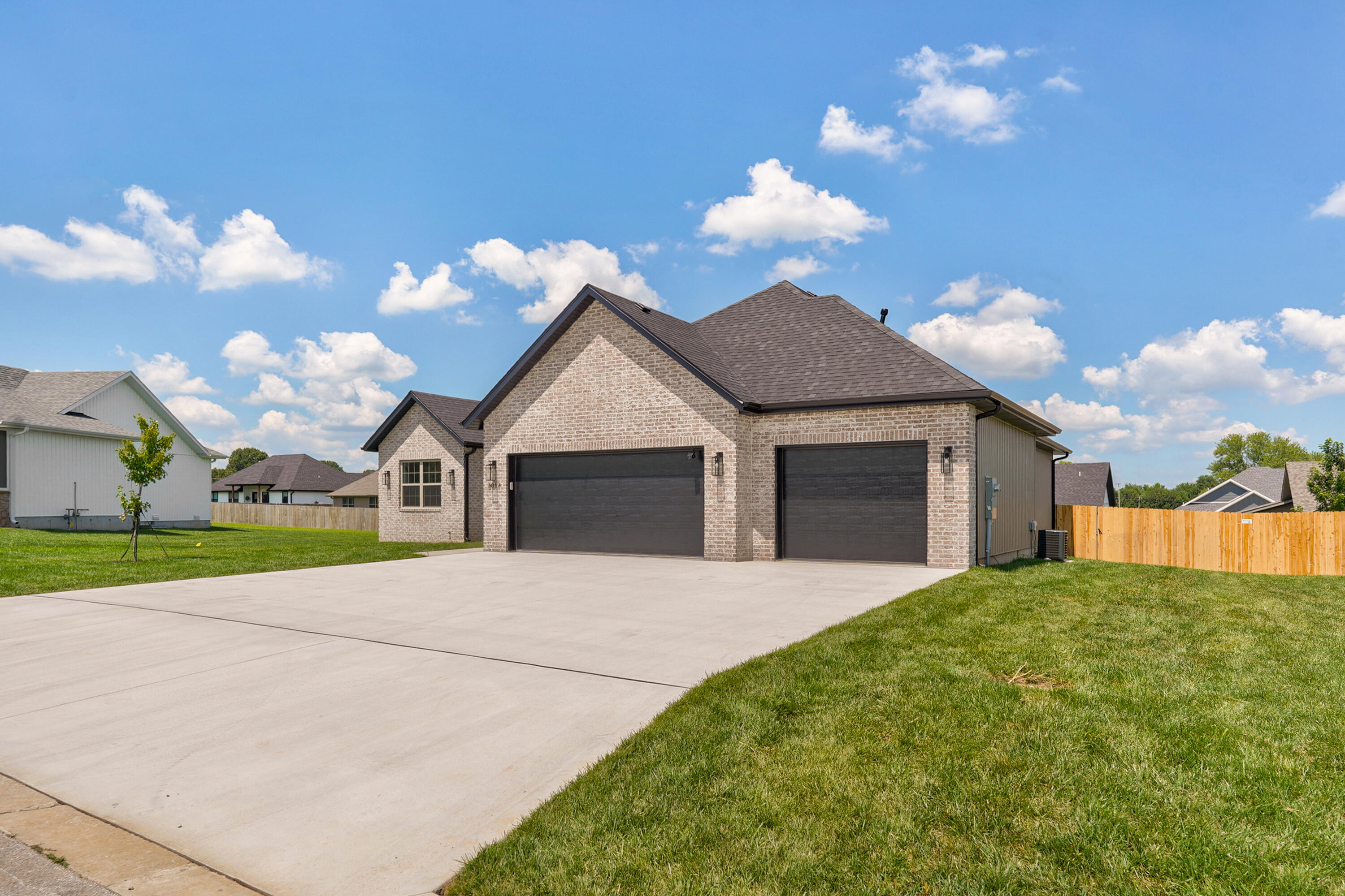 Photo 3 - Residential for sale – 3017 E Heritage Street  Republic, MO