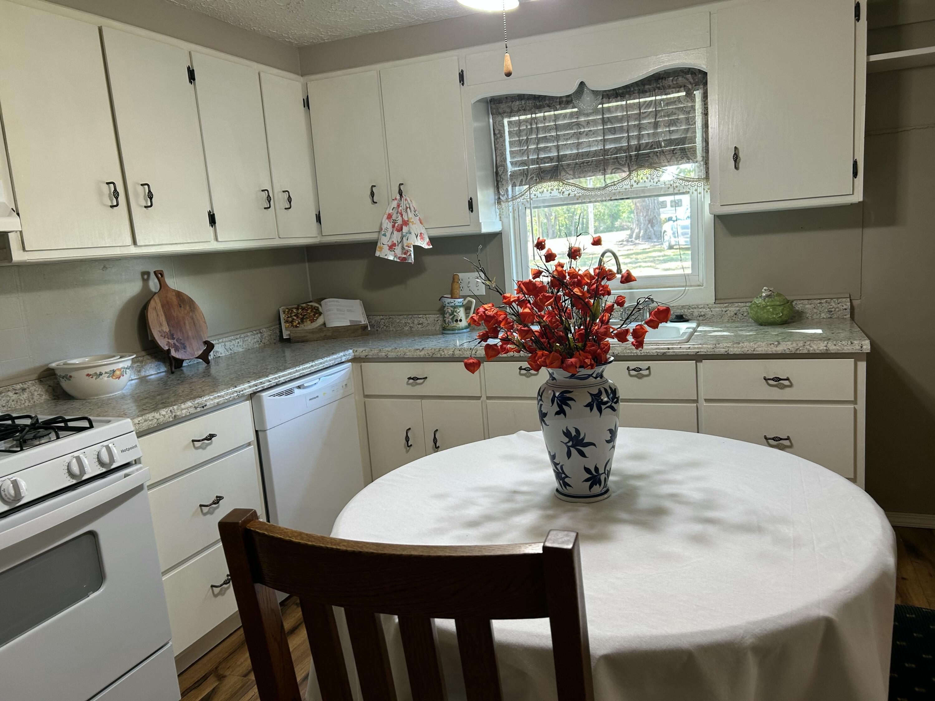 Photo 12 - Residential for sale – 102  Broadway Street  Exeter, MO