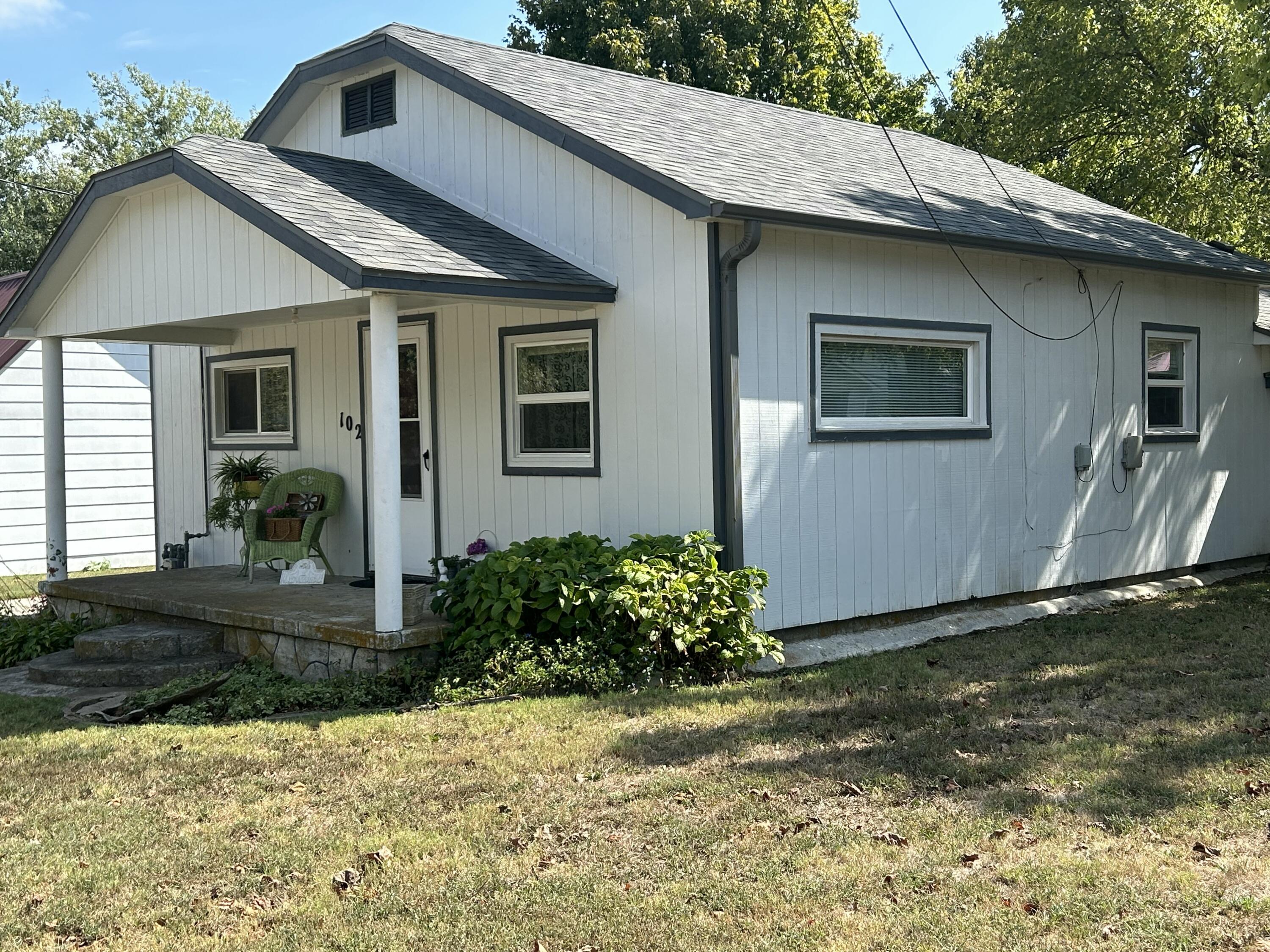 Residential for sale – 102  Broadway Street  Exeter, MO