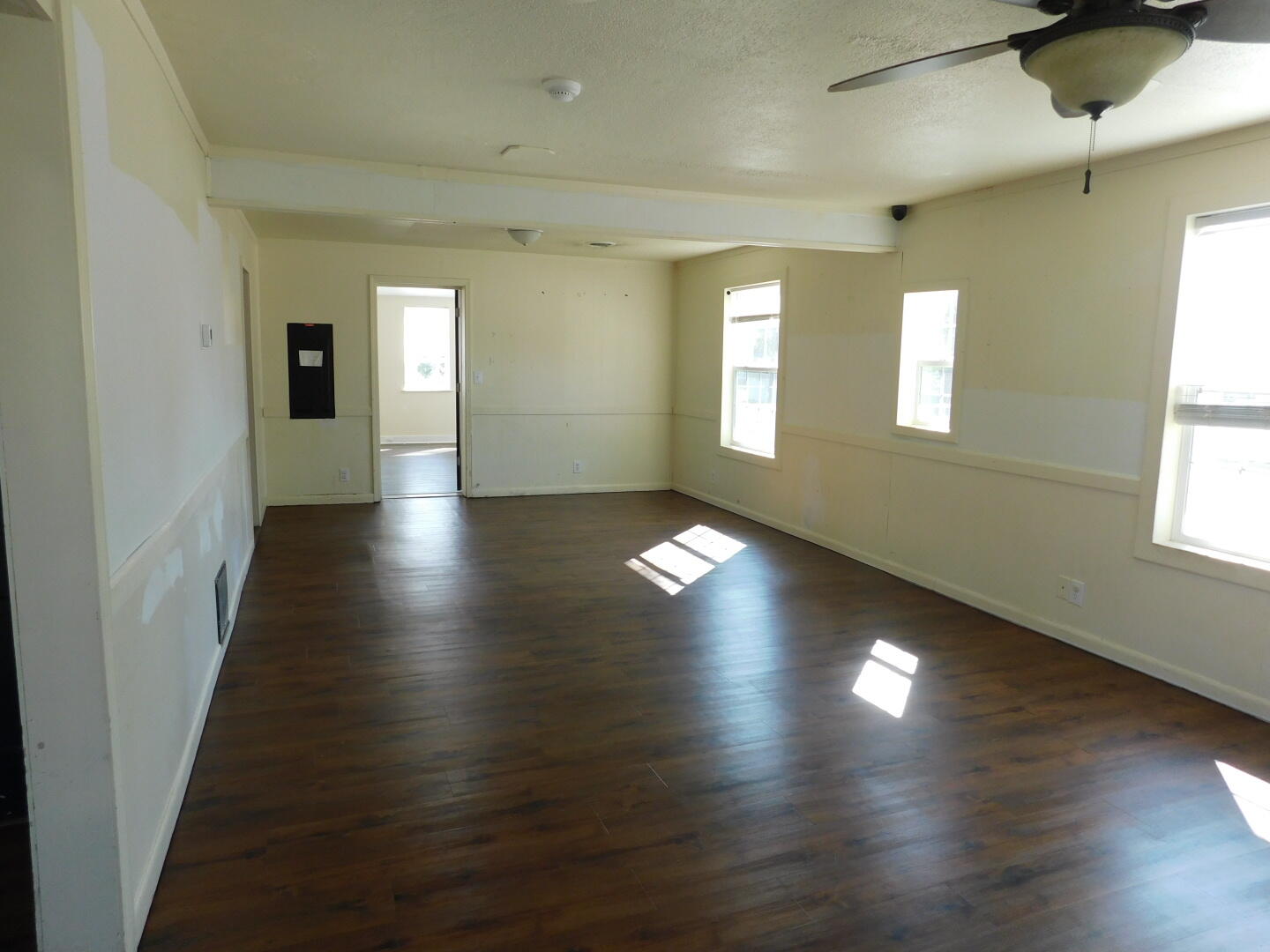 Photo 4 - Commercial Sale for sale – 531 E Cleveland   Monett, MO