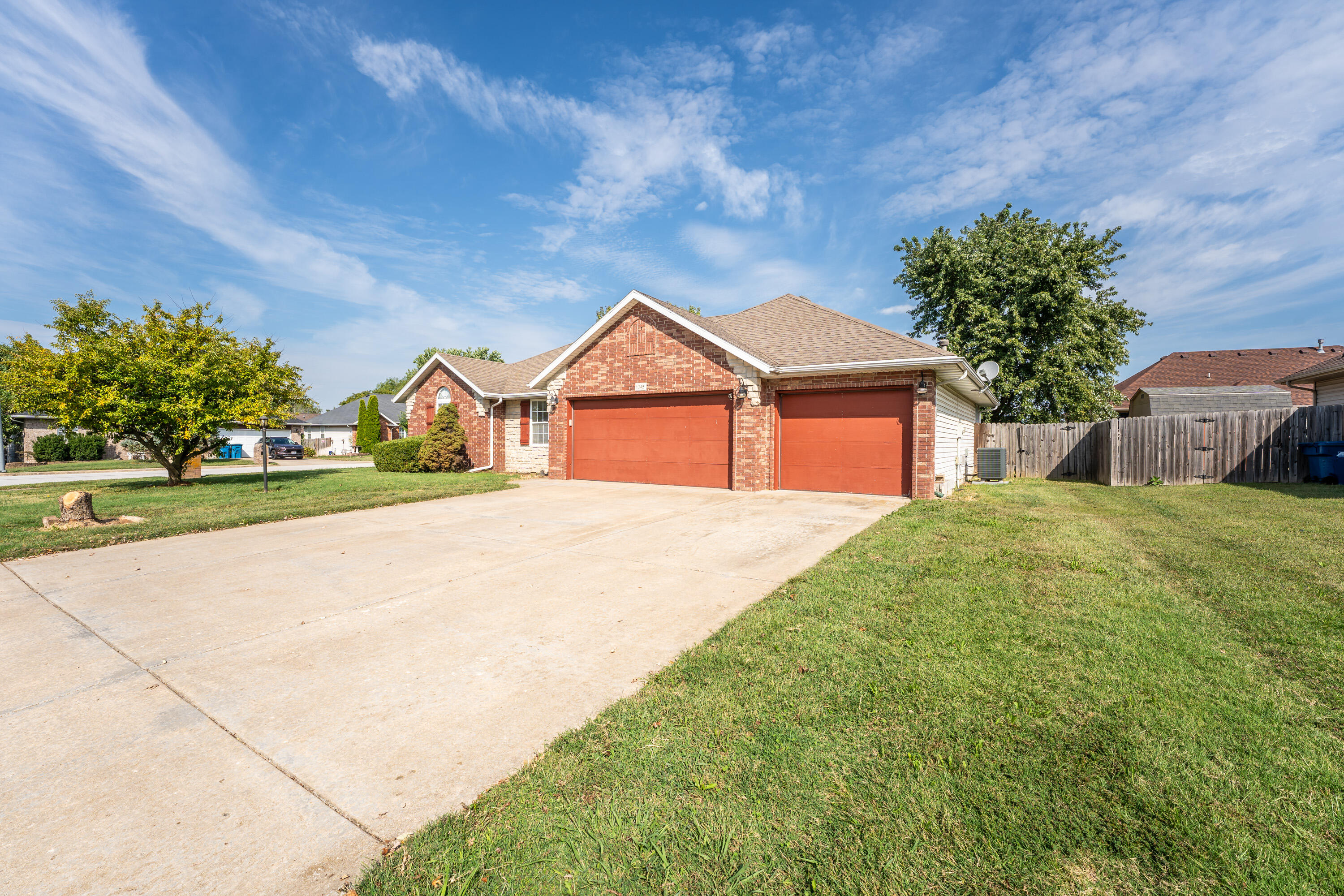 Photo 4 - Residential for sale – 1345 W Dunrobin Castle   Nixa, MO