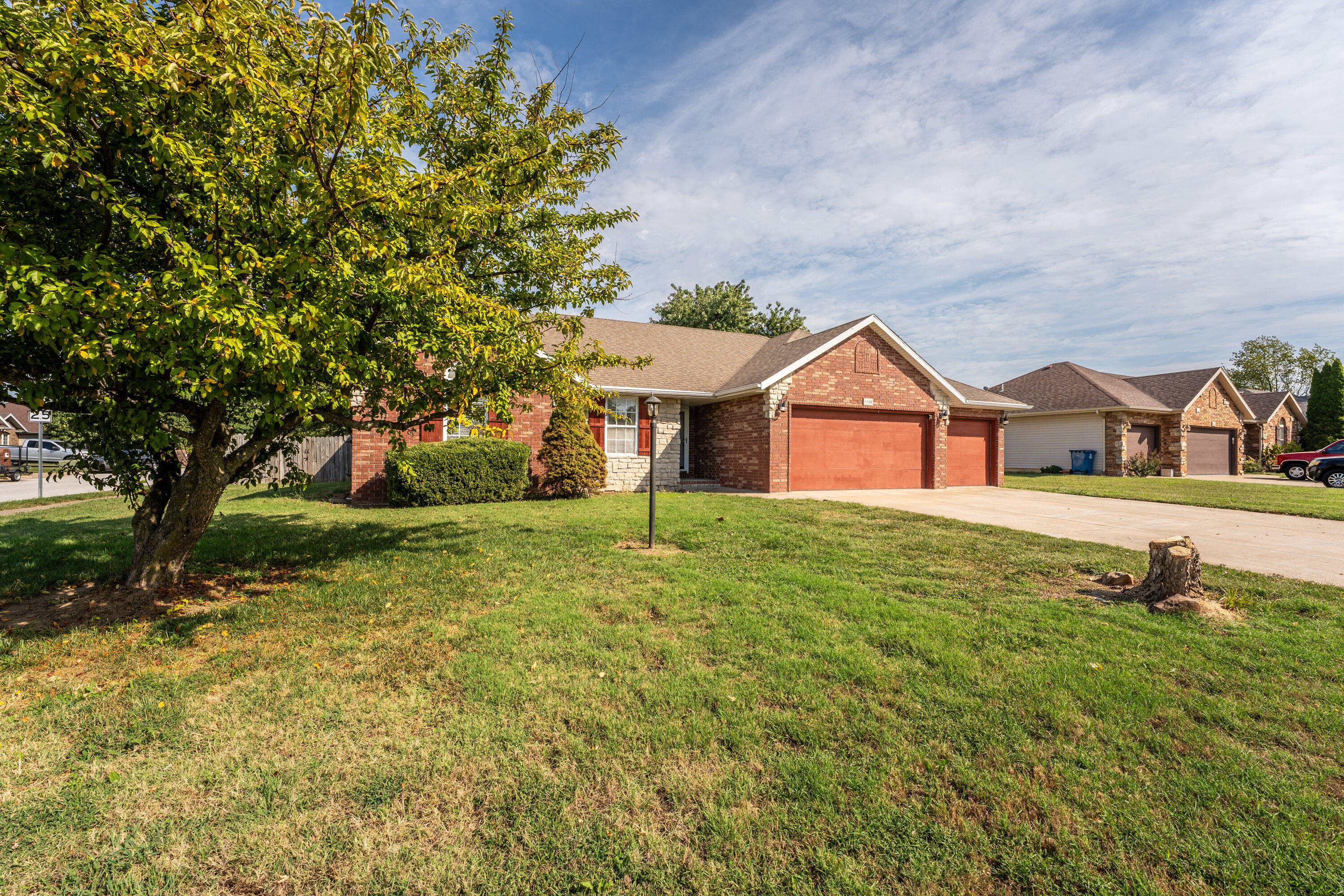 Photo 5 - Residential for sale – 1345 W Dunrobin Castle   Nixa, MO