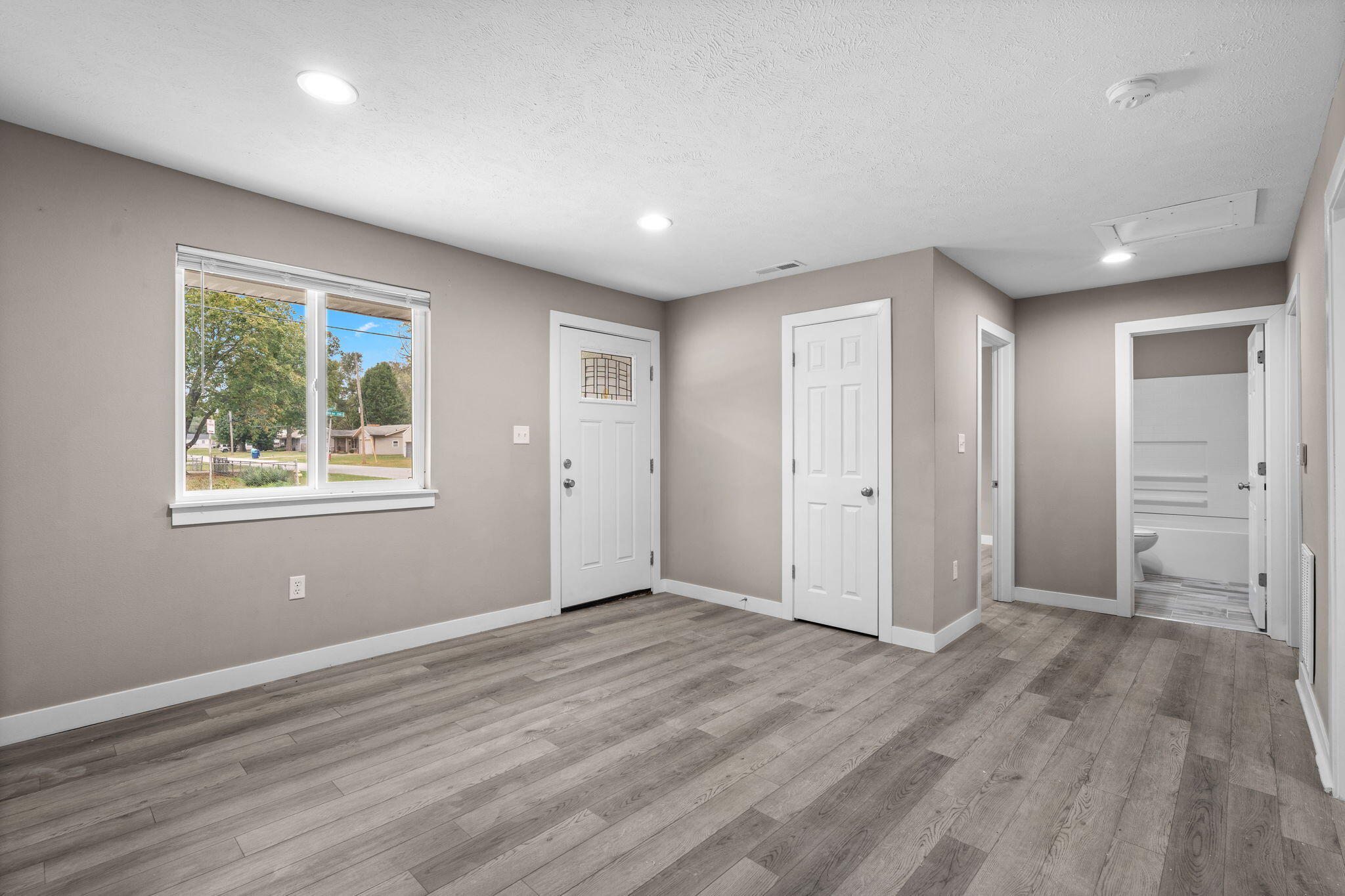 Photo 5 - Residential for sale – 2320 S Kickapoo Avenue  Springfield, MO