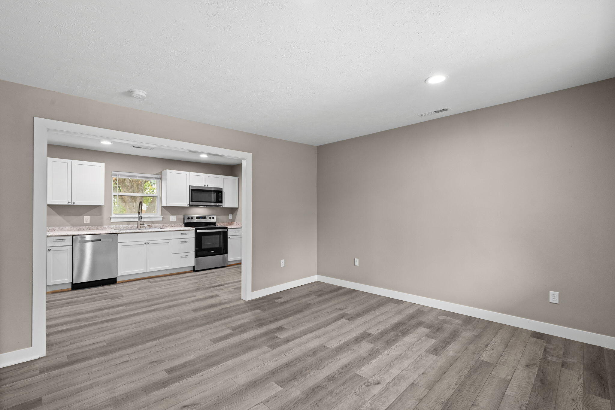 Photo 4 - Residential for sale – 2320 S Kickapoo Avenue  Springfield, MO