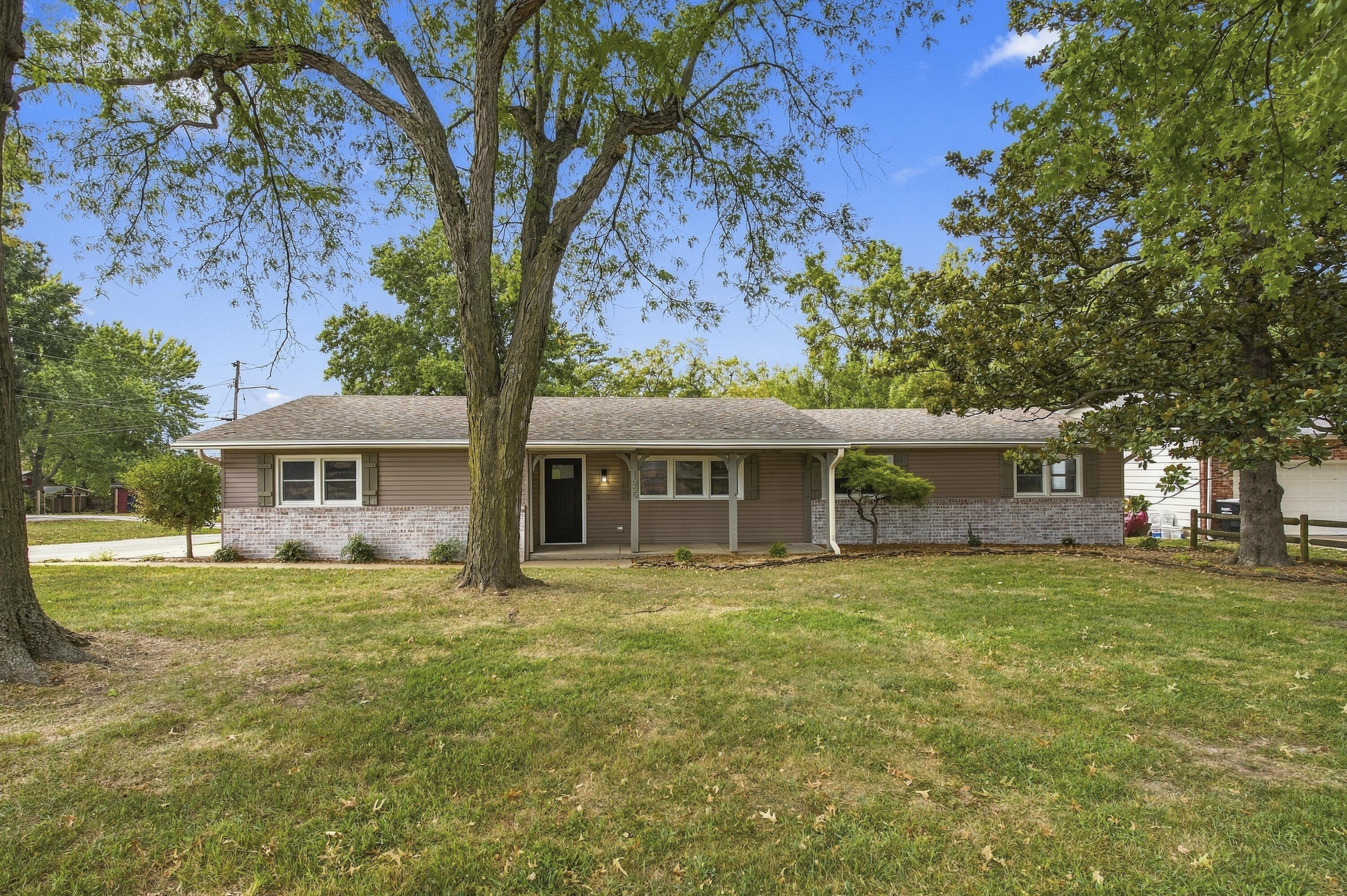 Photo 2 - Residential for sale – 1665 S Catalina   Springfield, MO