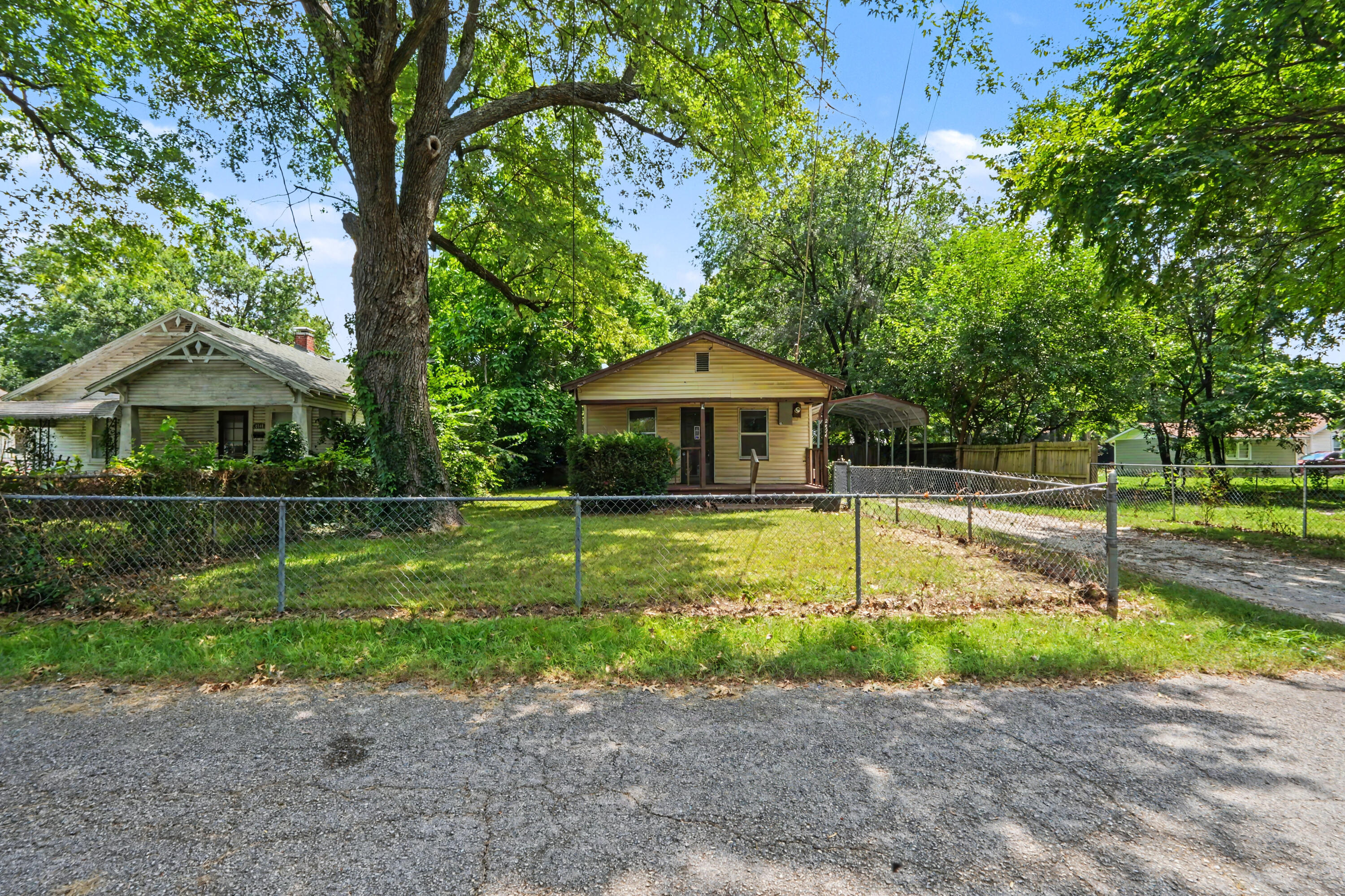 Photo 2 - Residential for sale – 2434 N Pickwick Avenue  Springfield, MO