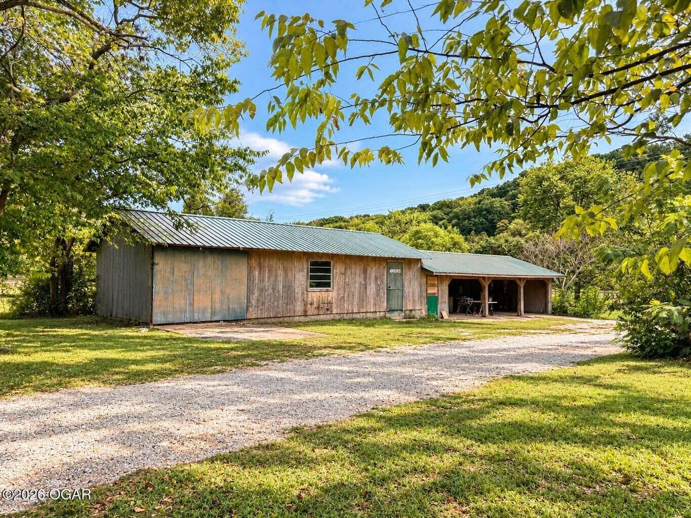 Residential for sale – 1444 Bear Hollow Road Pineville, MO
