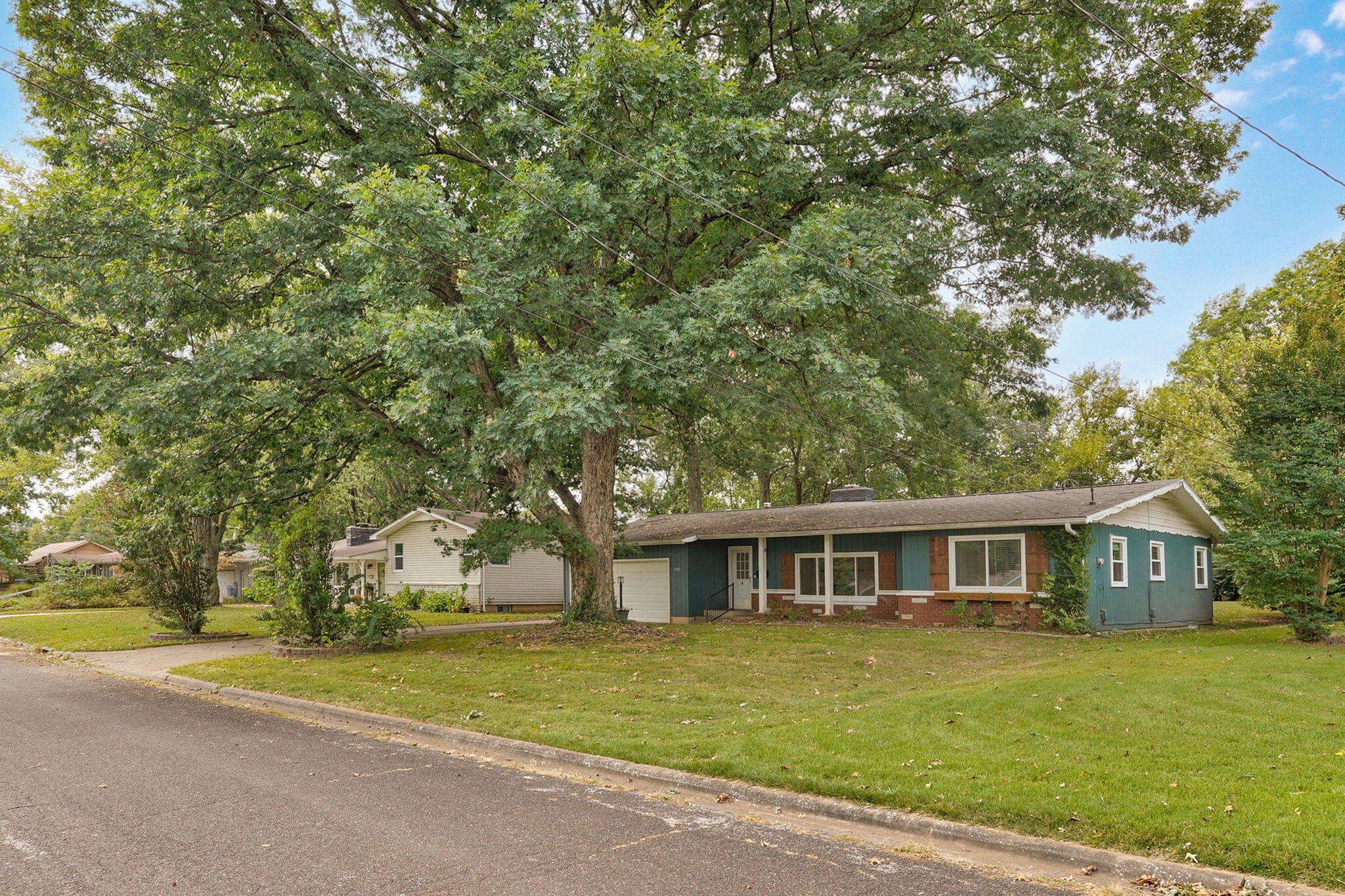 Photo 2 - Residential for sale – 2141 S Oak Grove   Springfield, MO