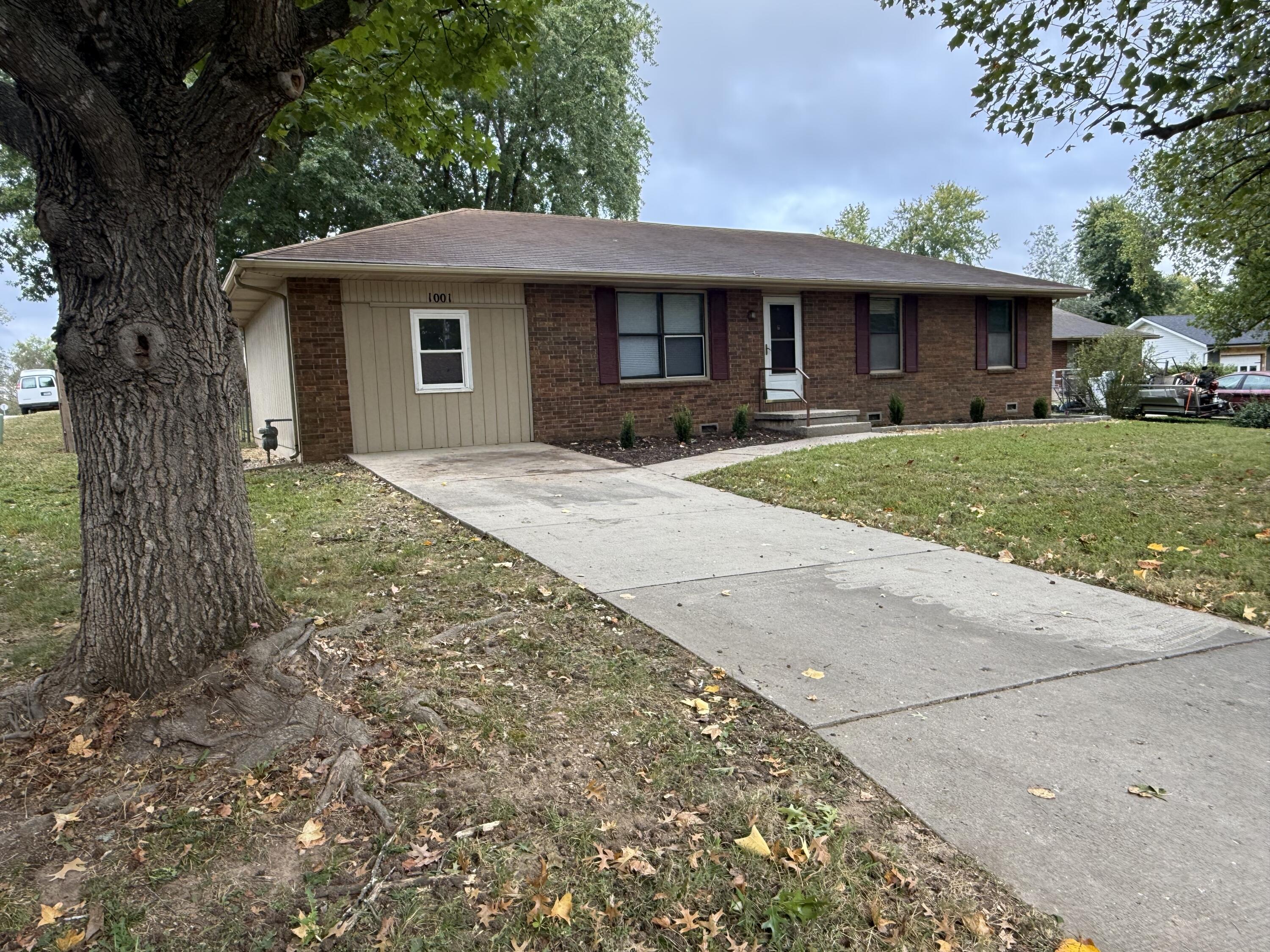 Photo 3 - Residential for sale – 1001 N 13th   Ozark, MO
