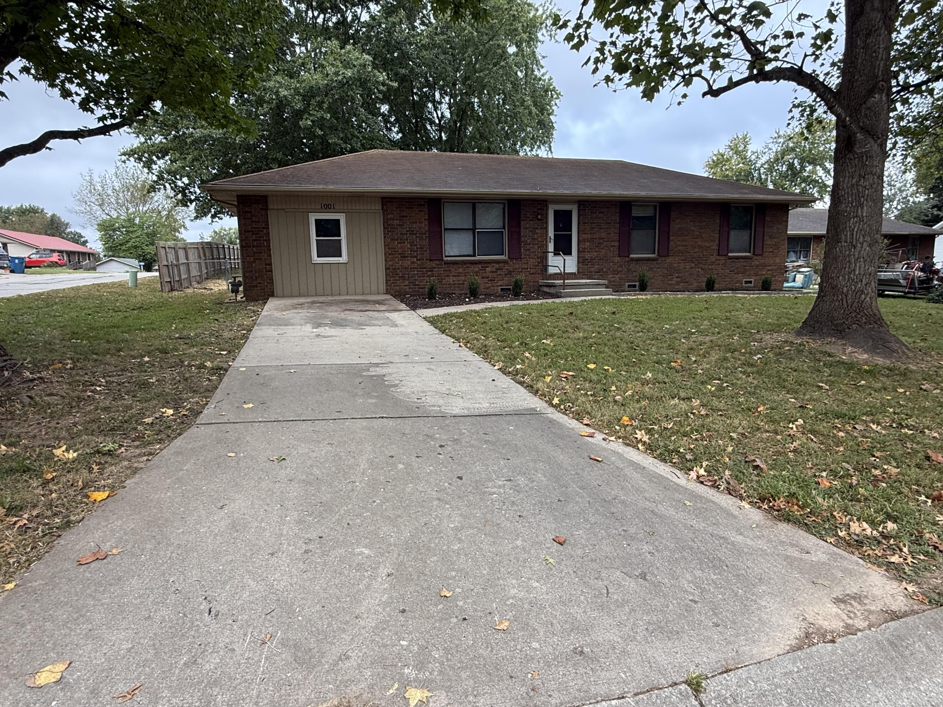 Photo 2 - Residential for sale – 1001 N 13th   Ozark, MO