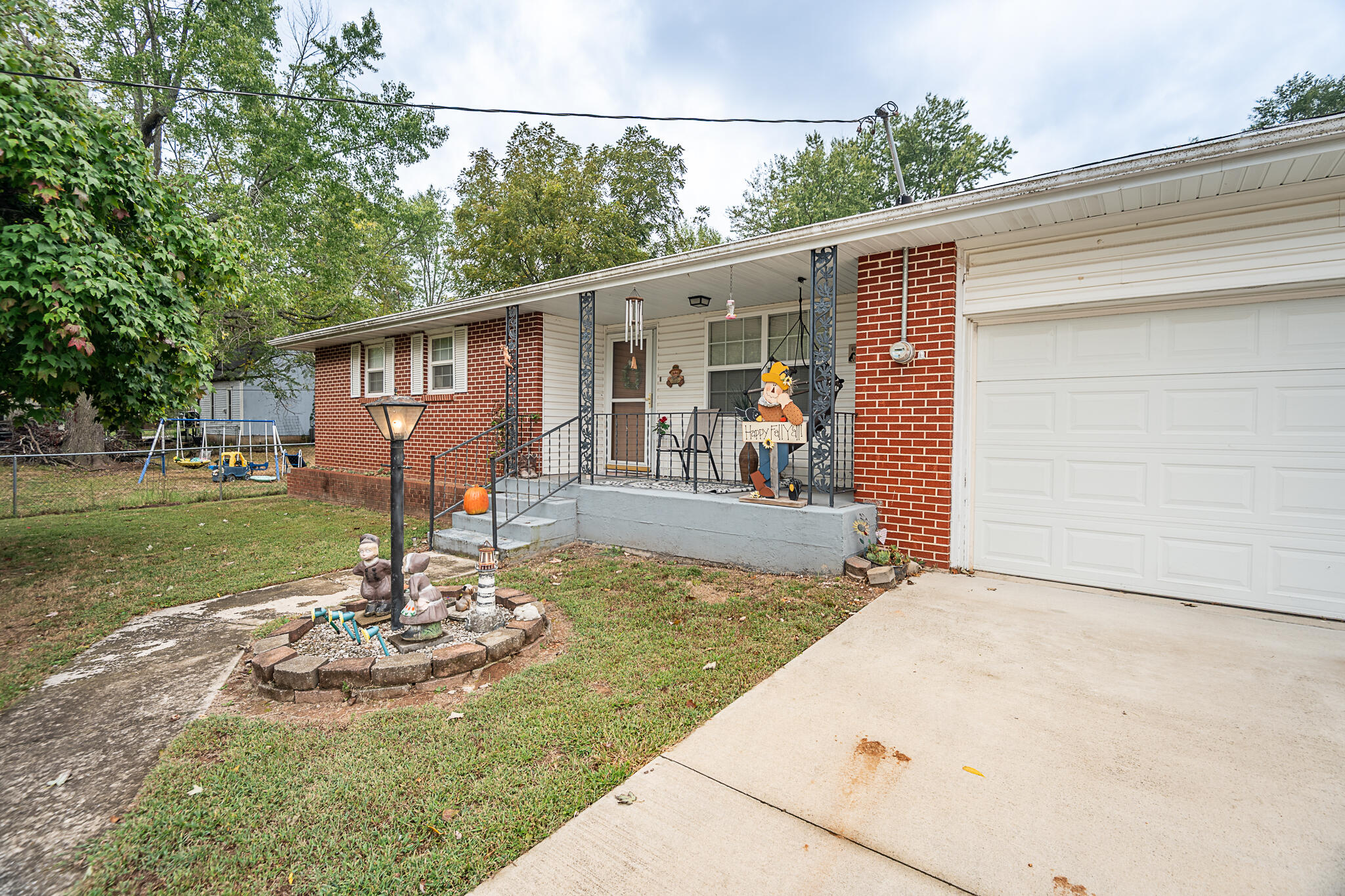 Photo 4 - Residential for sale – 111 S Elm Street  Walnut Grove, MO