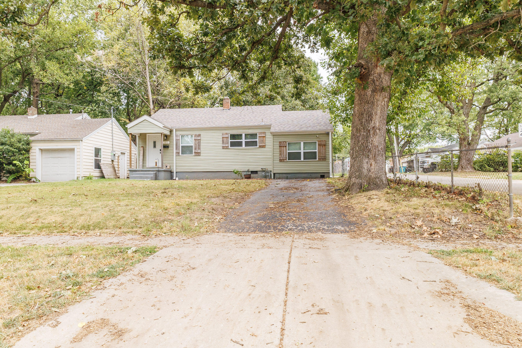 Photo 2 - Residential for sale – 1872 N Broadway Avenue  Springfield, MO
