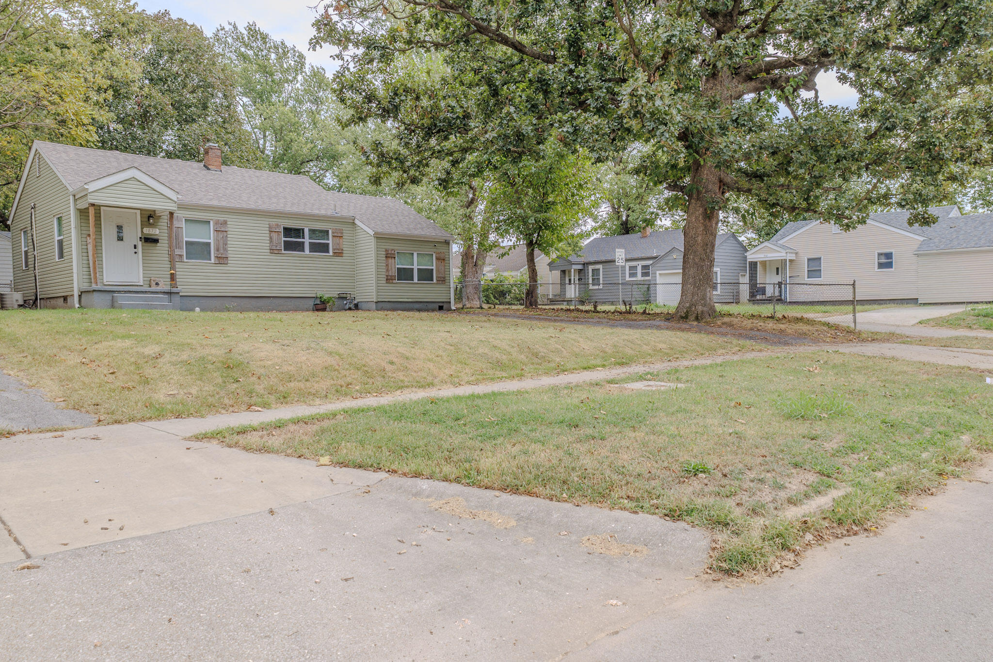 Photo 3 - Residential for sale – 1872 N Broadway Avenue  Springfield, MO